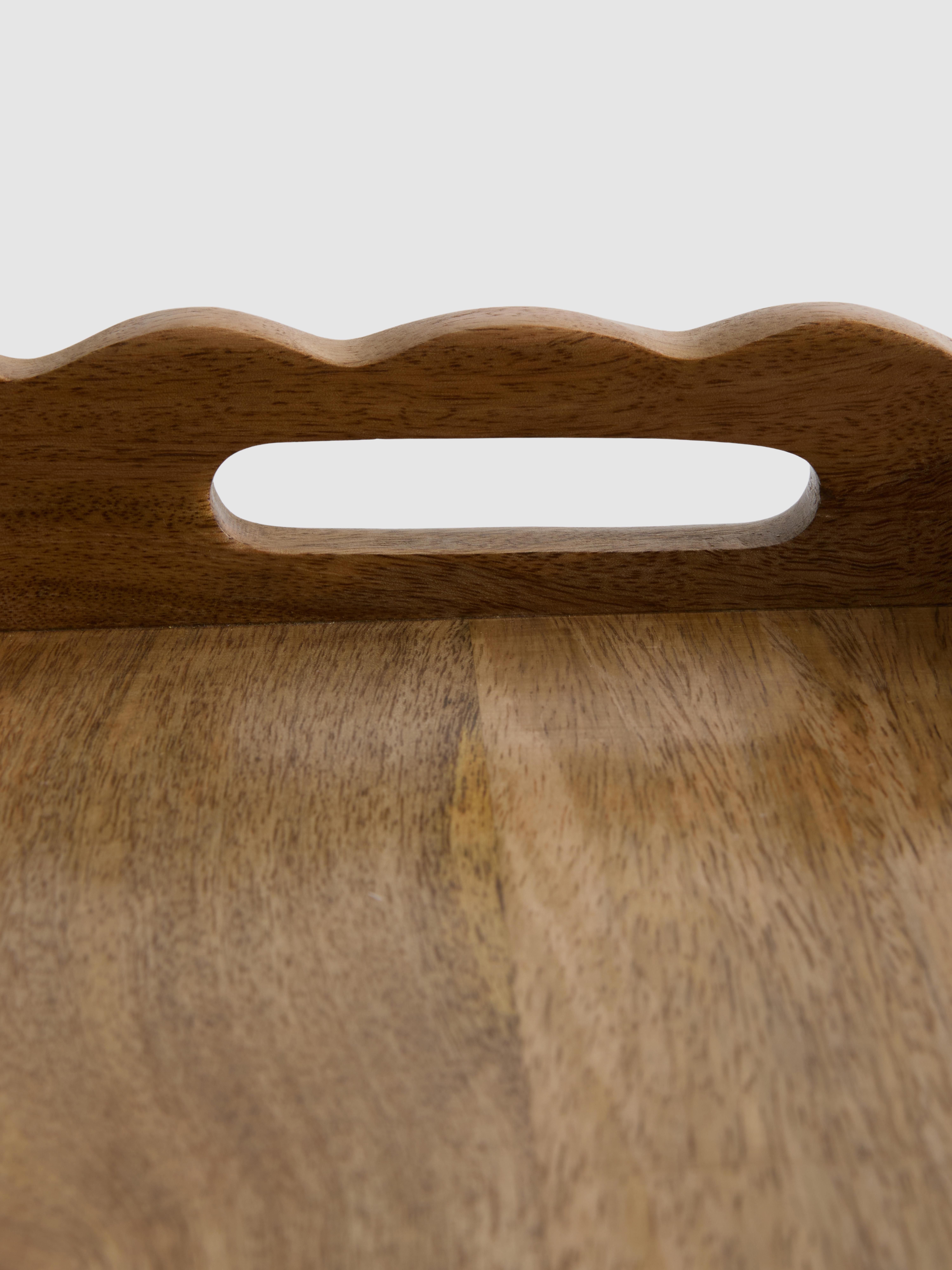 Plateau rectangulaire en bois à bord festonné
