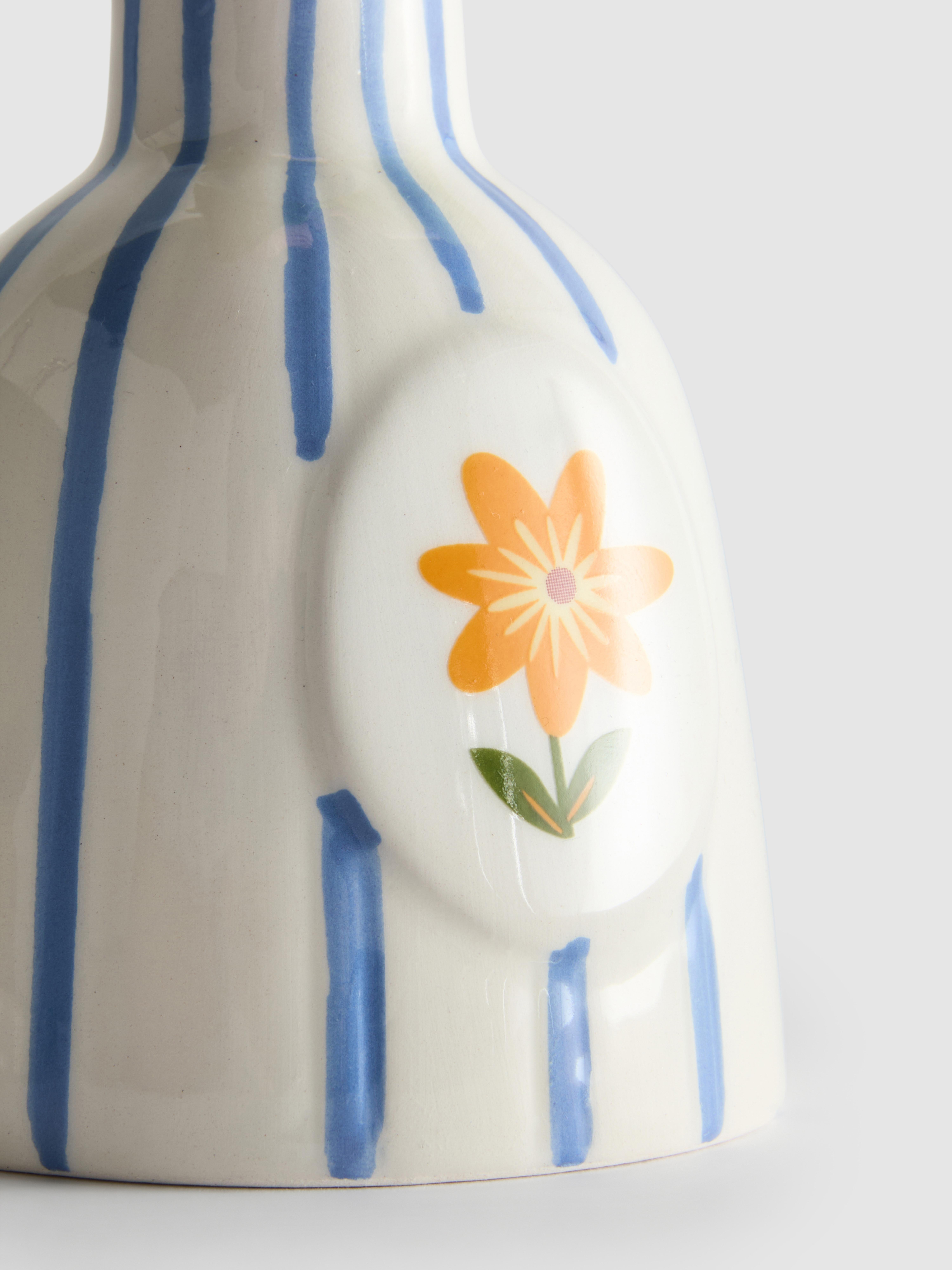 Imitatietulpen in gestreepte vaas