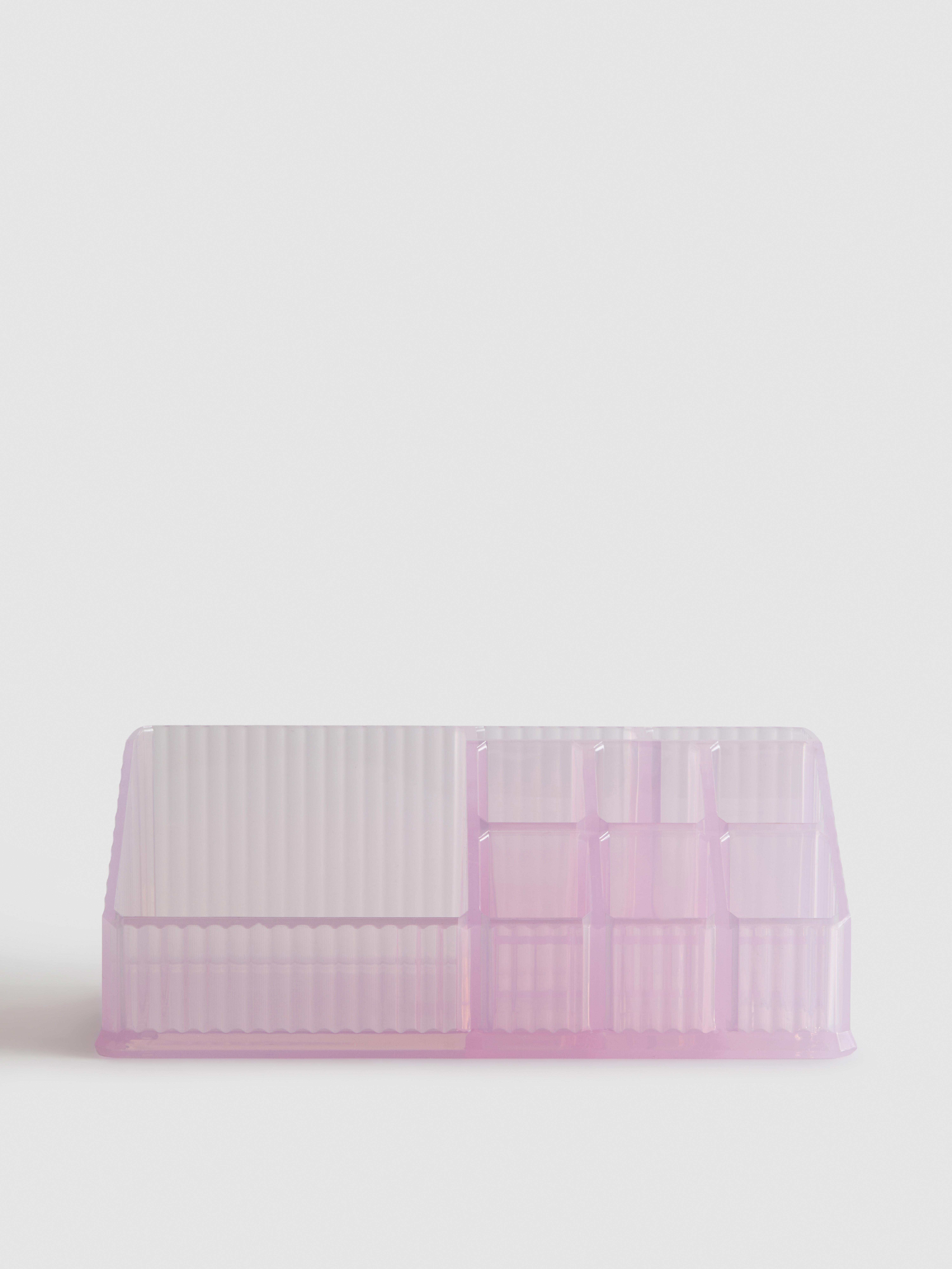 Majhen organizator za shranjevanje kozmetike