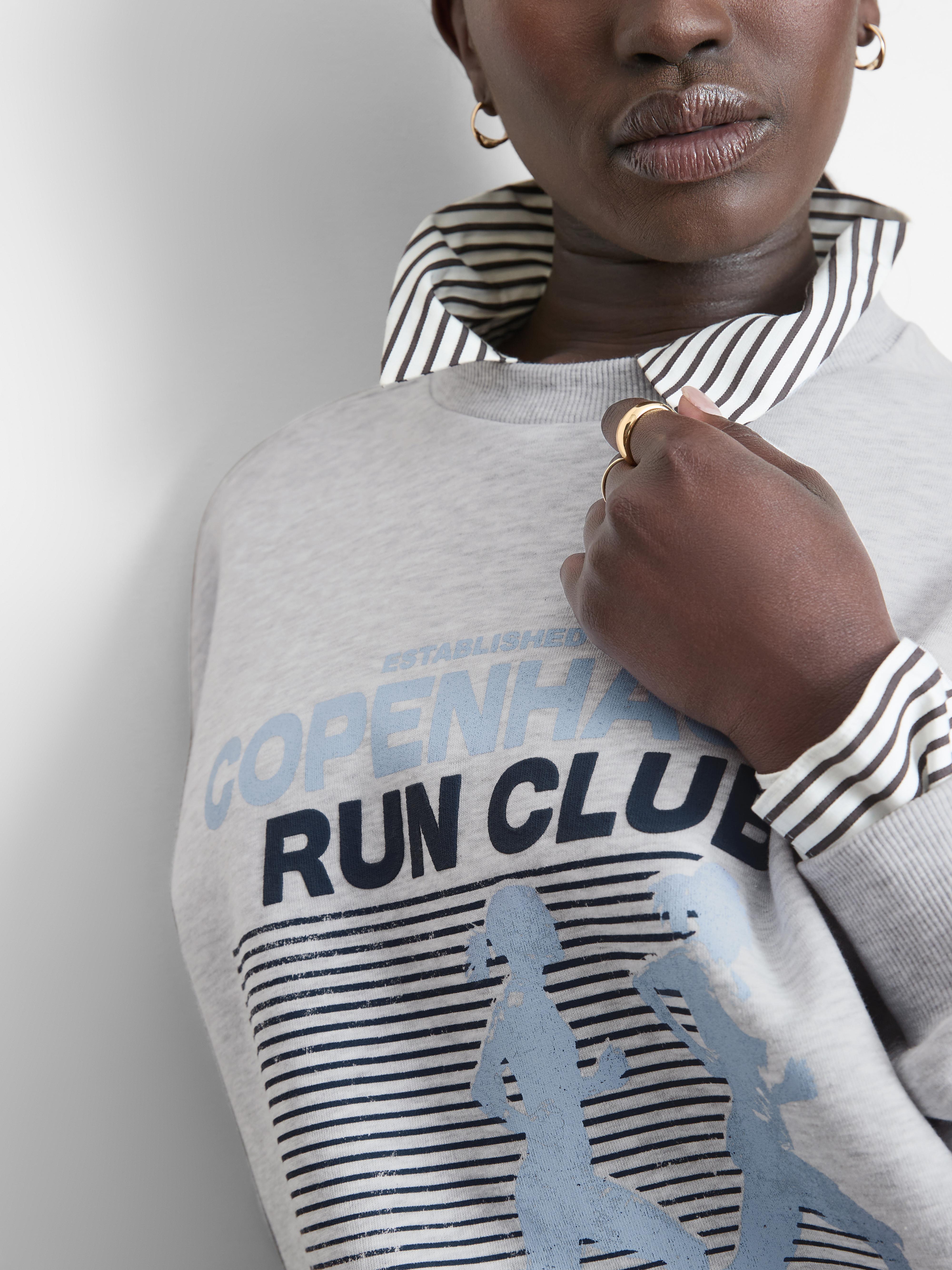 Mikina s motívom bežeckého klubu