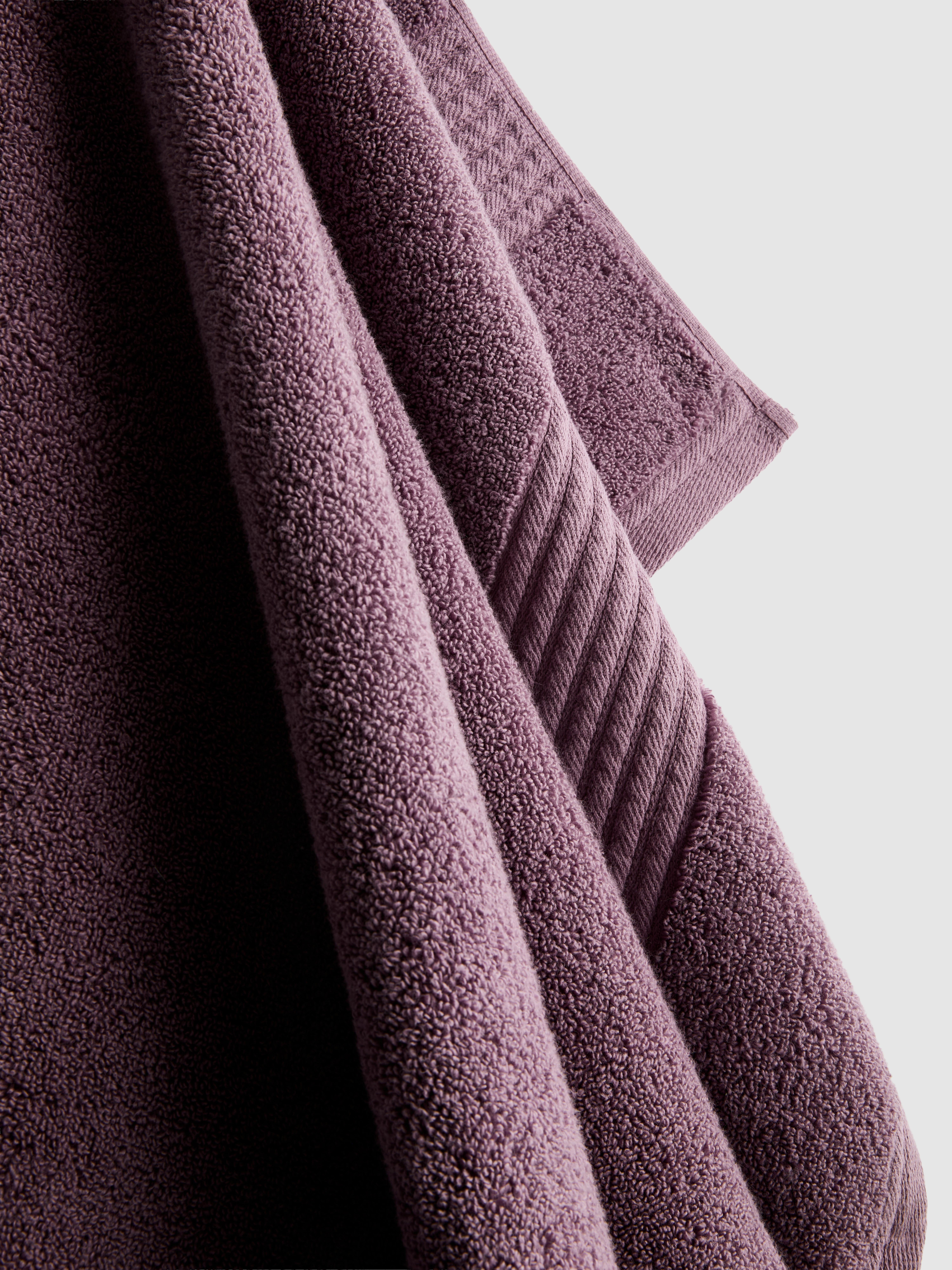 Ribbed Border Bath Towel