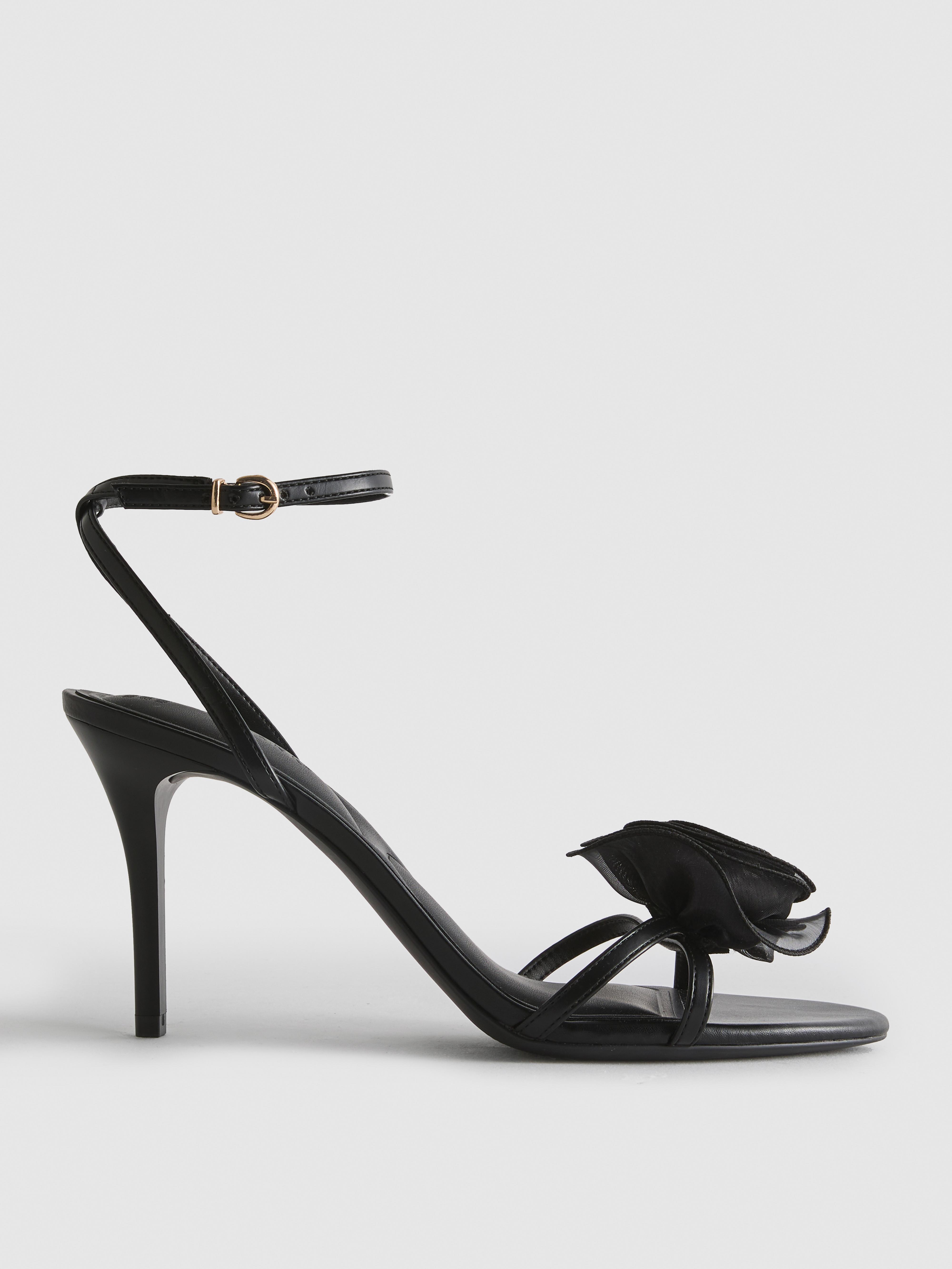 Riemchensandaletten mit Netzstoff-Blume