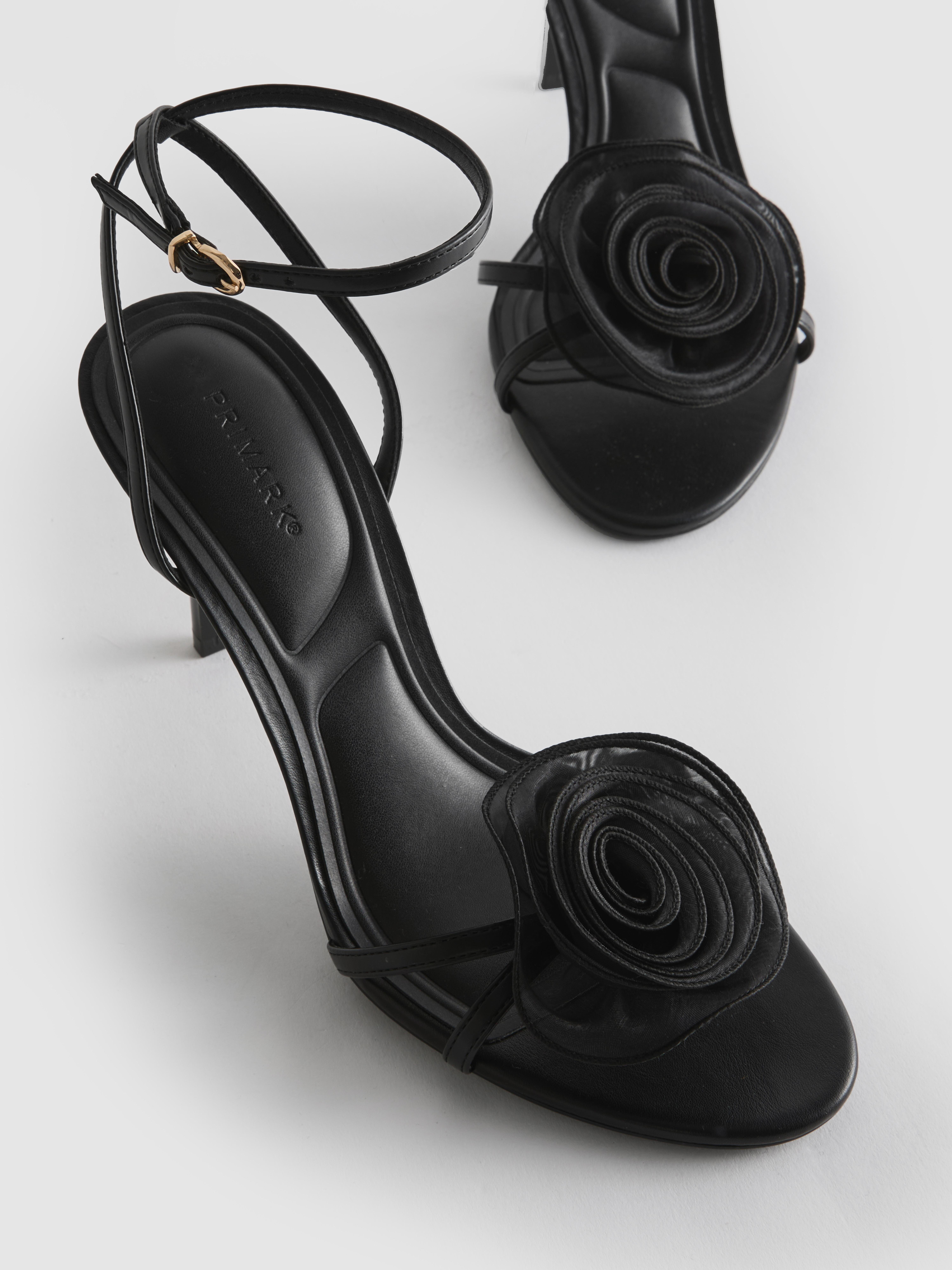 Riemchensandaletten mit Netzstoff-Blume