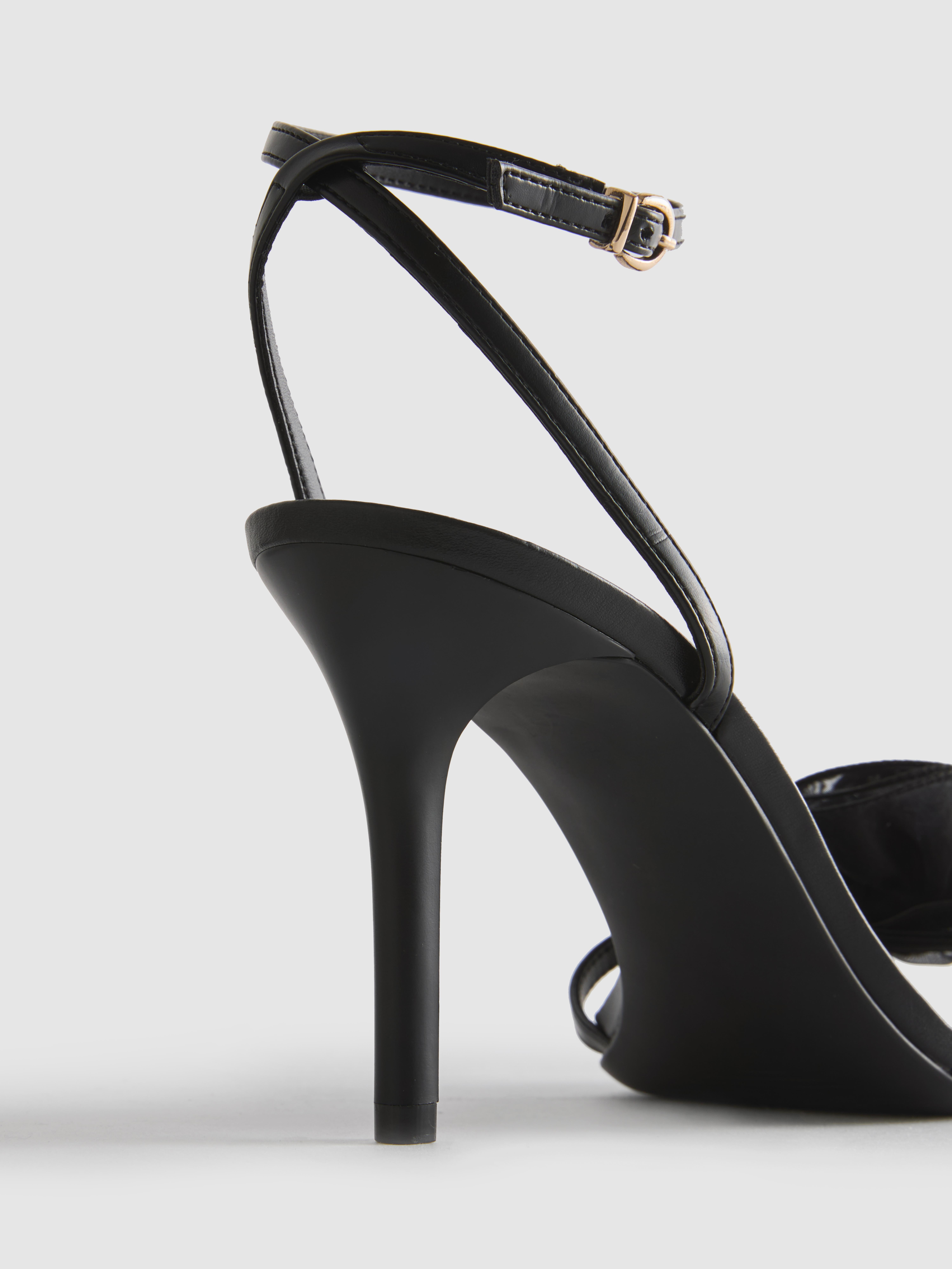 Riemchensandaletten mit Netzstoff-Blume