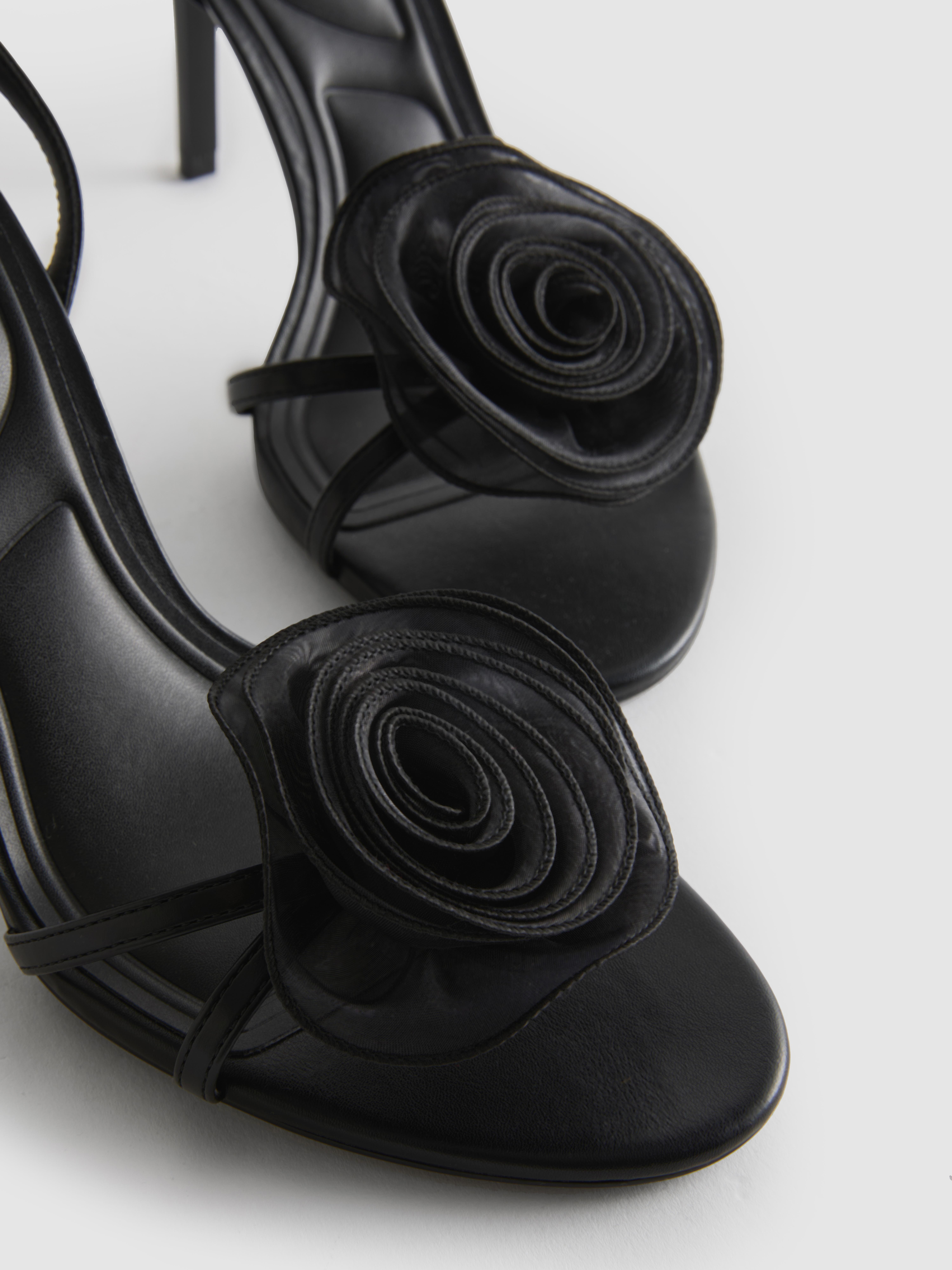 Riemchensandaletten mit Netzstoff-Blume