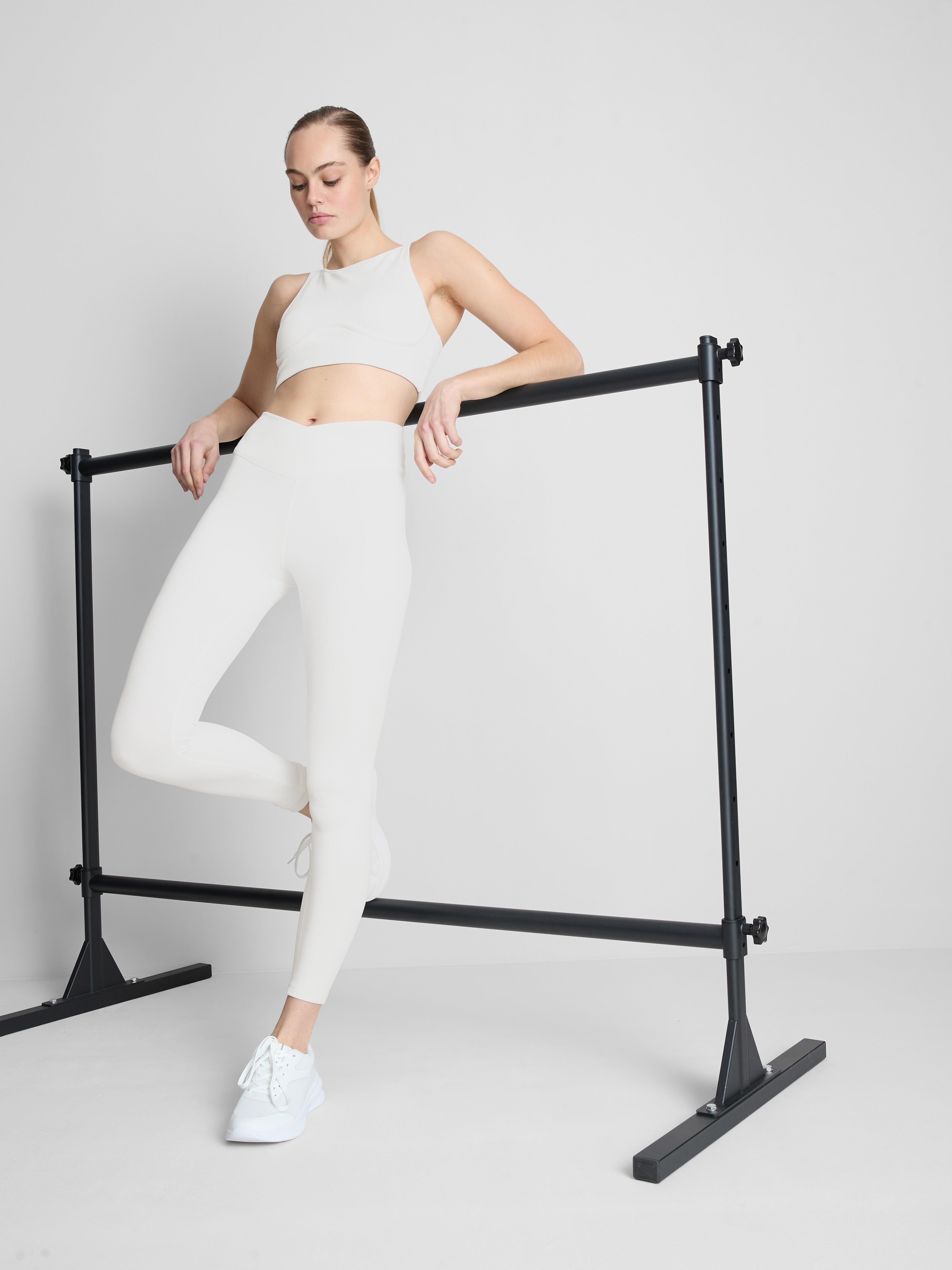 Korte sporttop met contourdetail