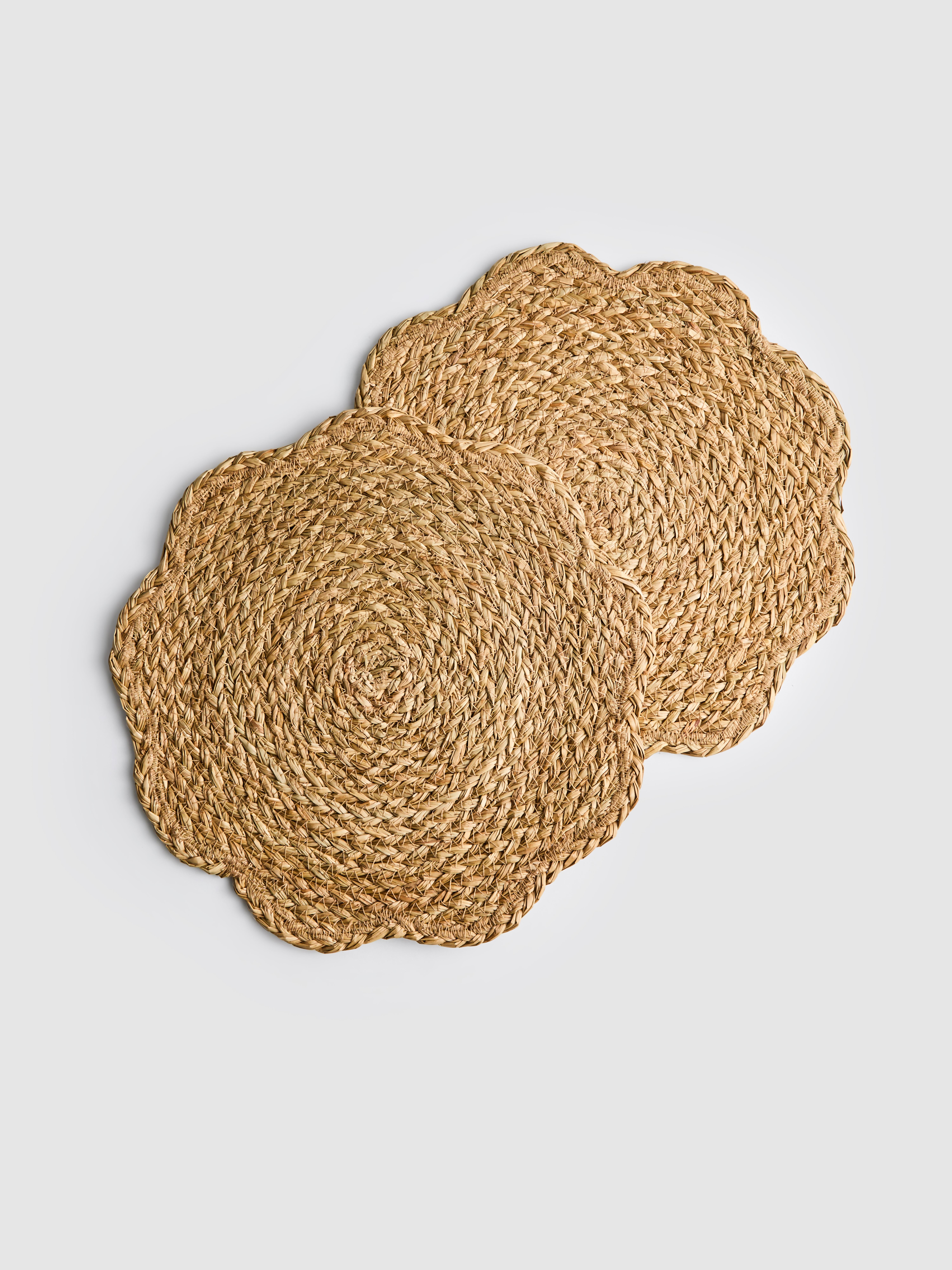 Ratanové prestierania so zvlneným okrajom, 2 ks