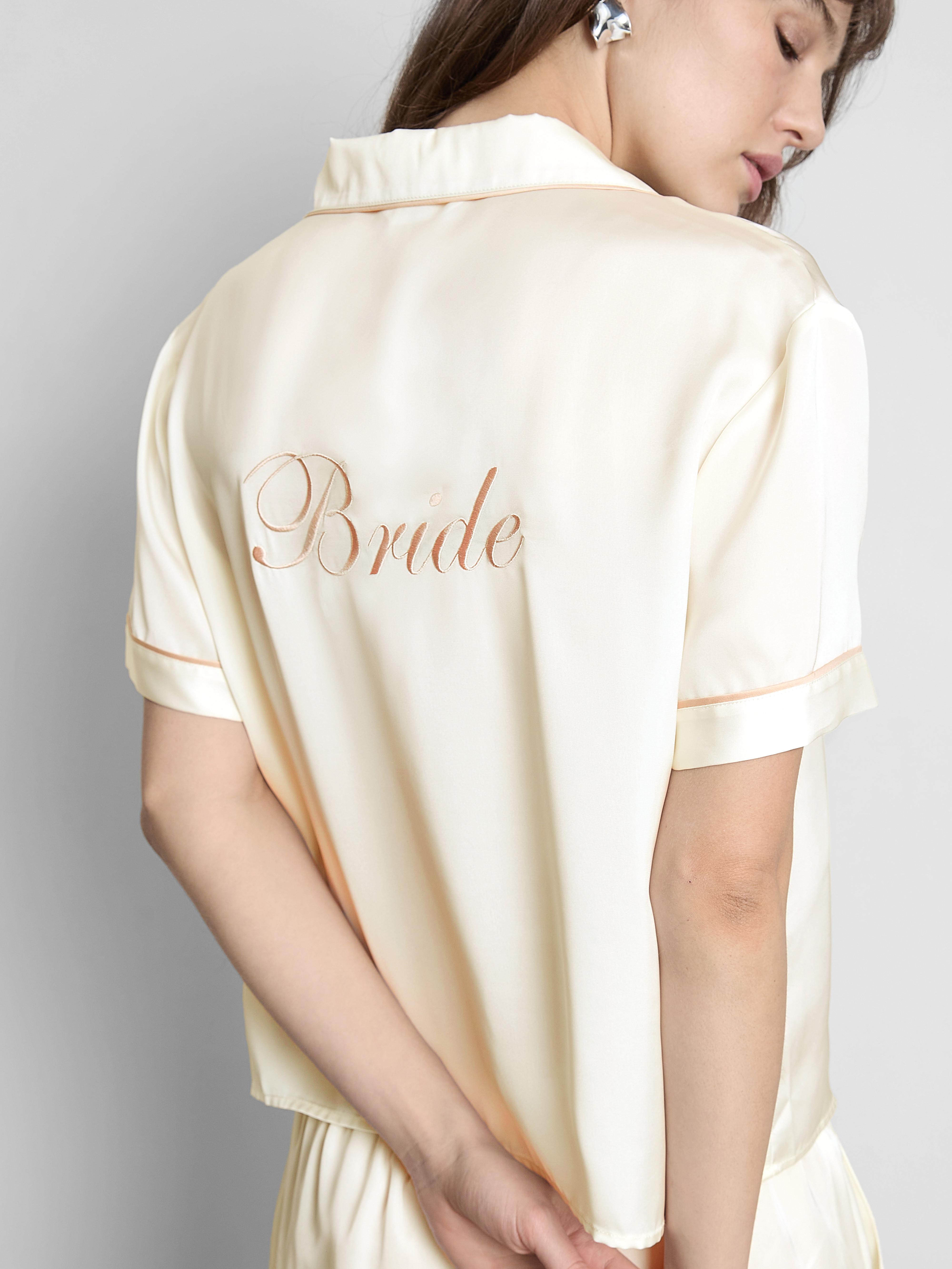 Korte satijnen pyjama voor de bruid
