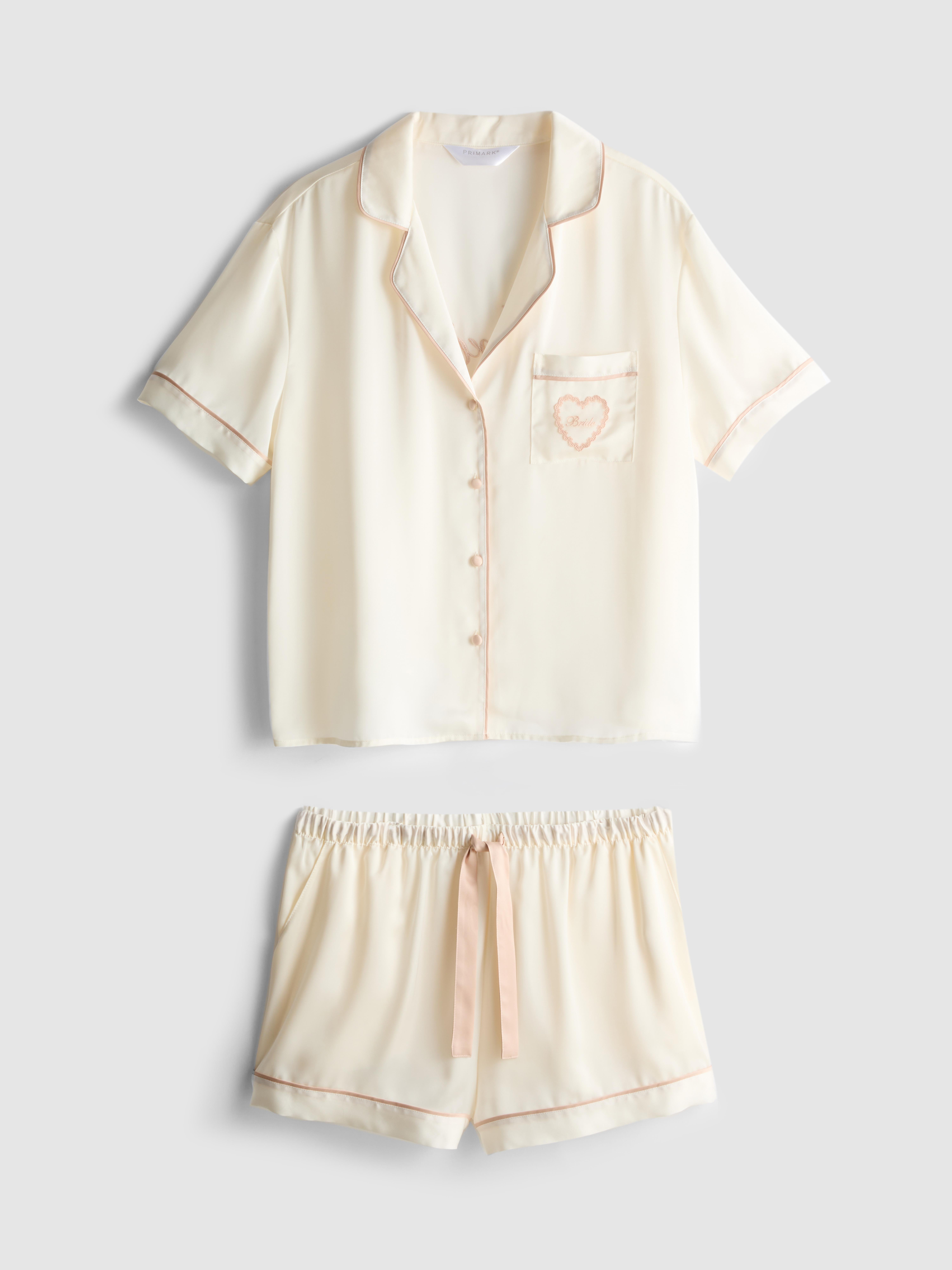 Korte satijnen pyjama voor de bruid