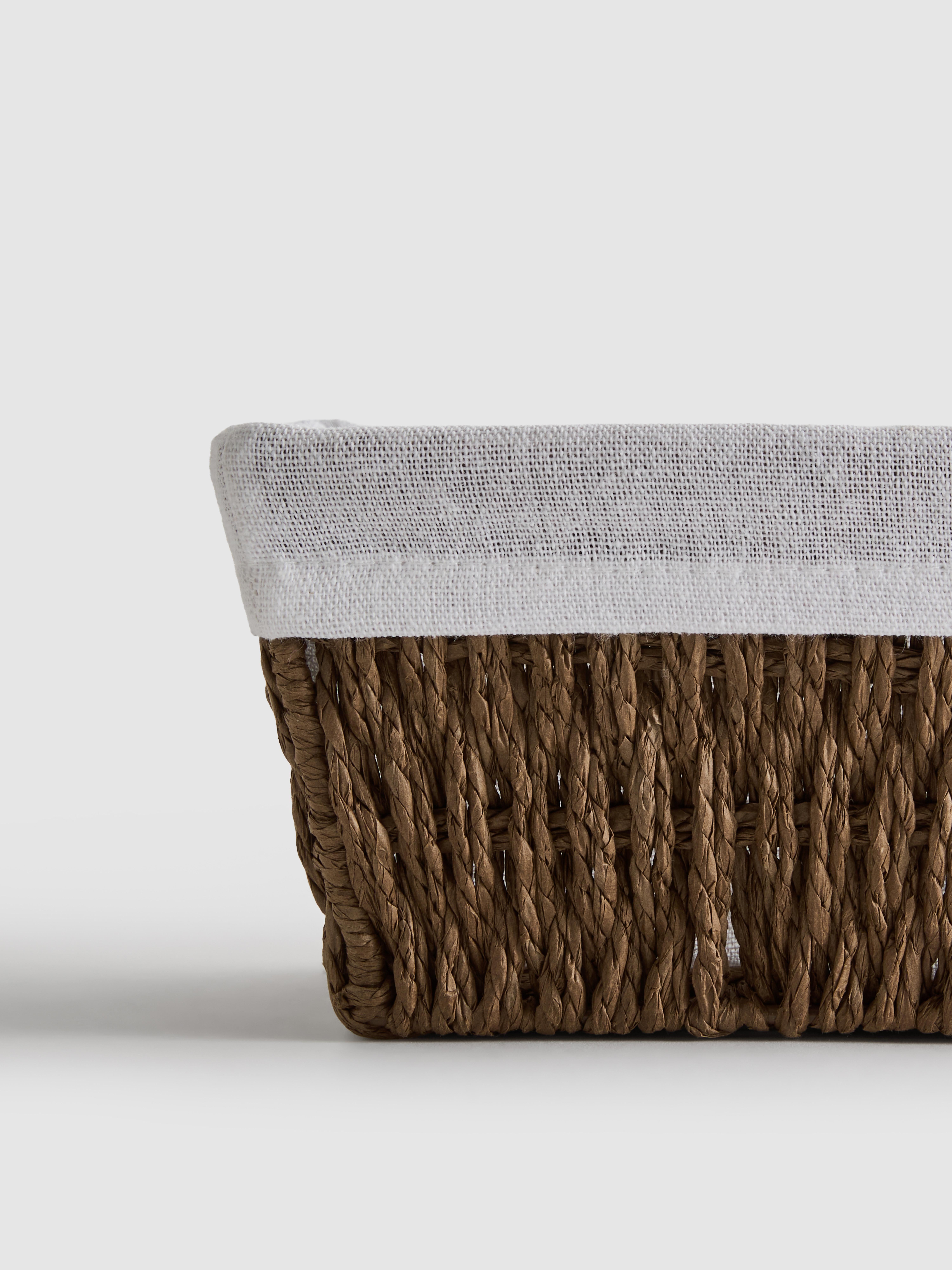 Mały, wyściełany kosz do przechowywania