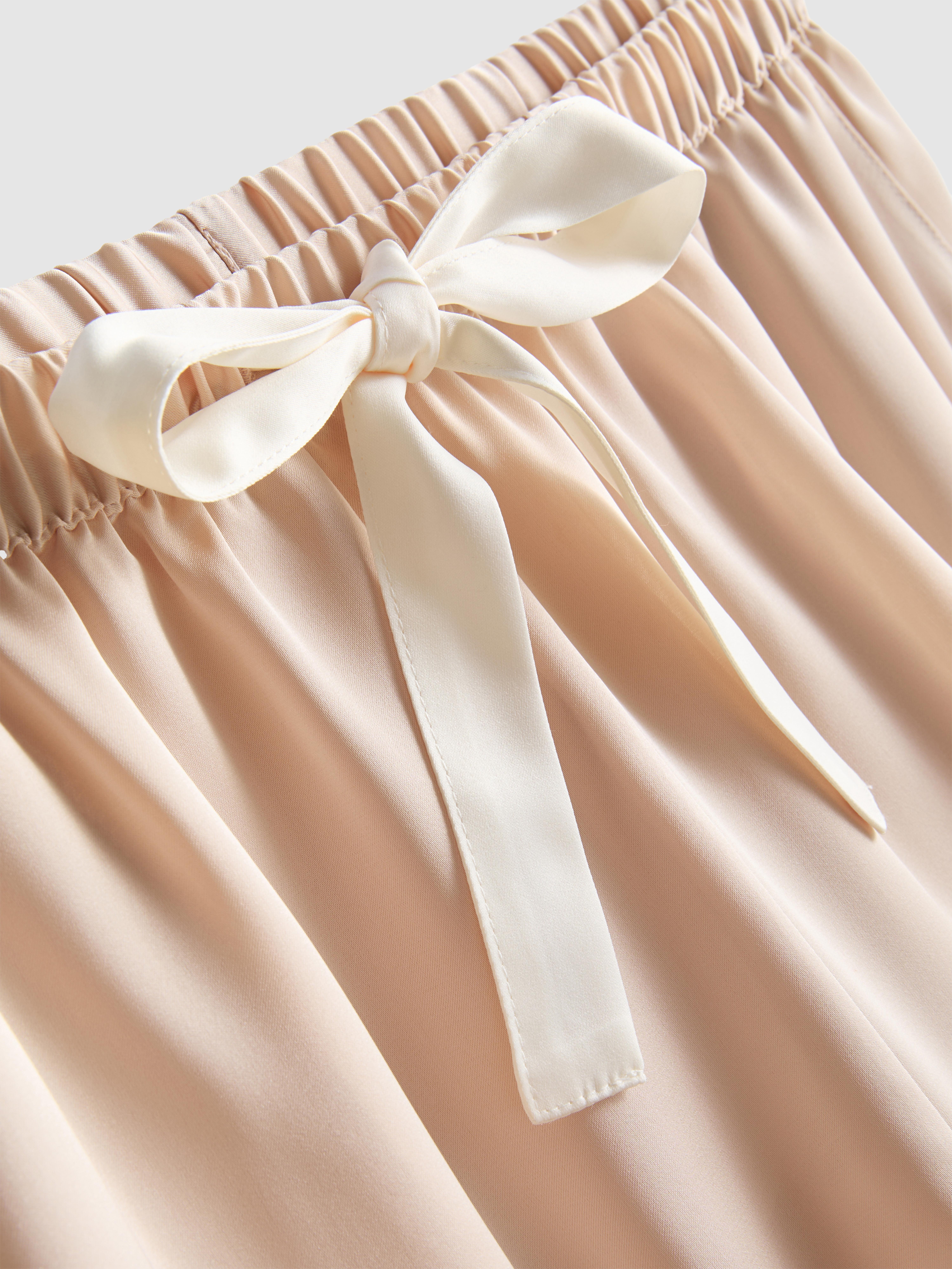 Kurzer Satin-Schlafanzug mit Team Bride-Stickerei