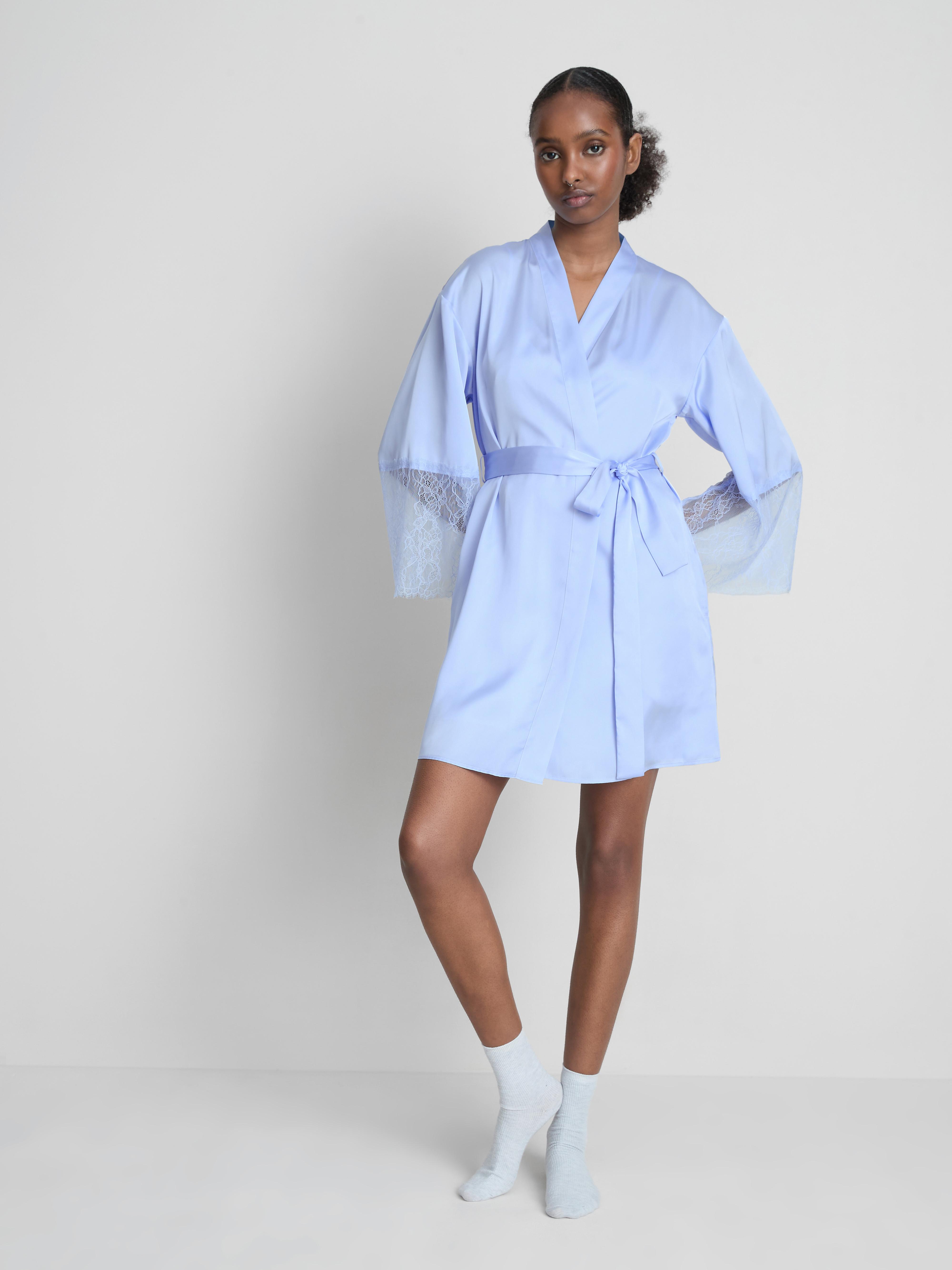 Peignoir de mariée en satin et dentelle