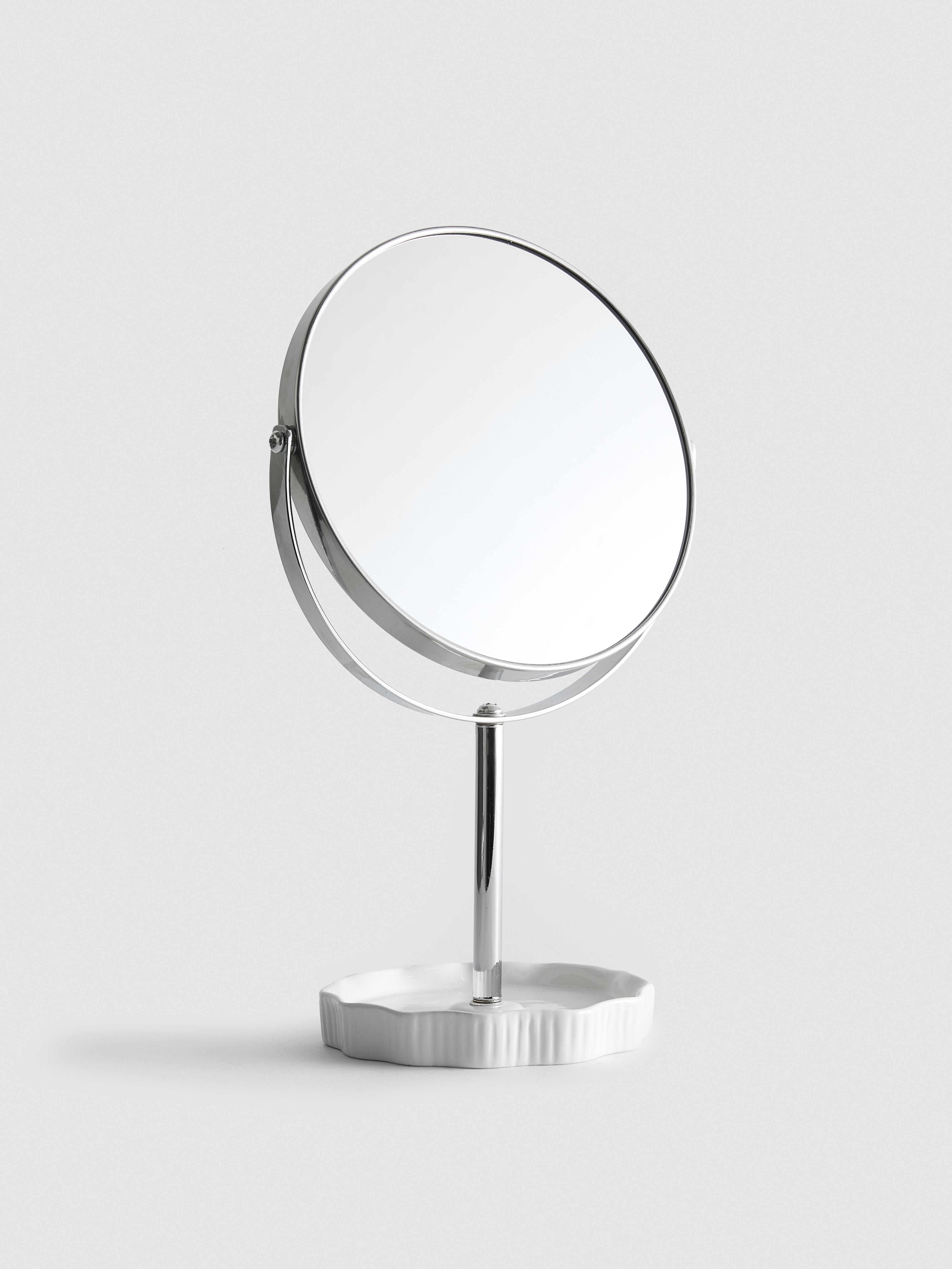 Miroir de salle de bain à base festonnée