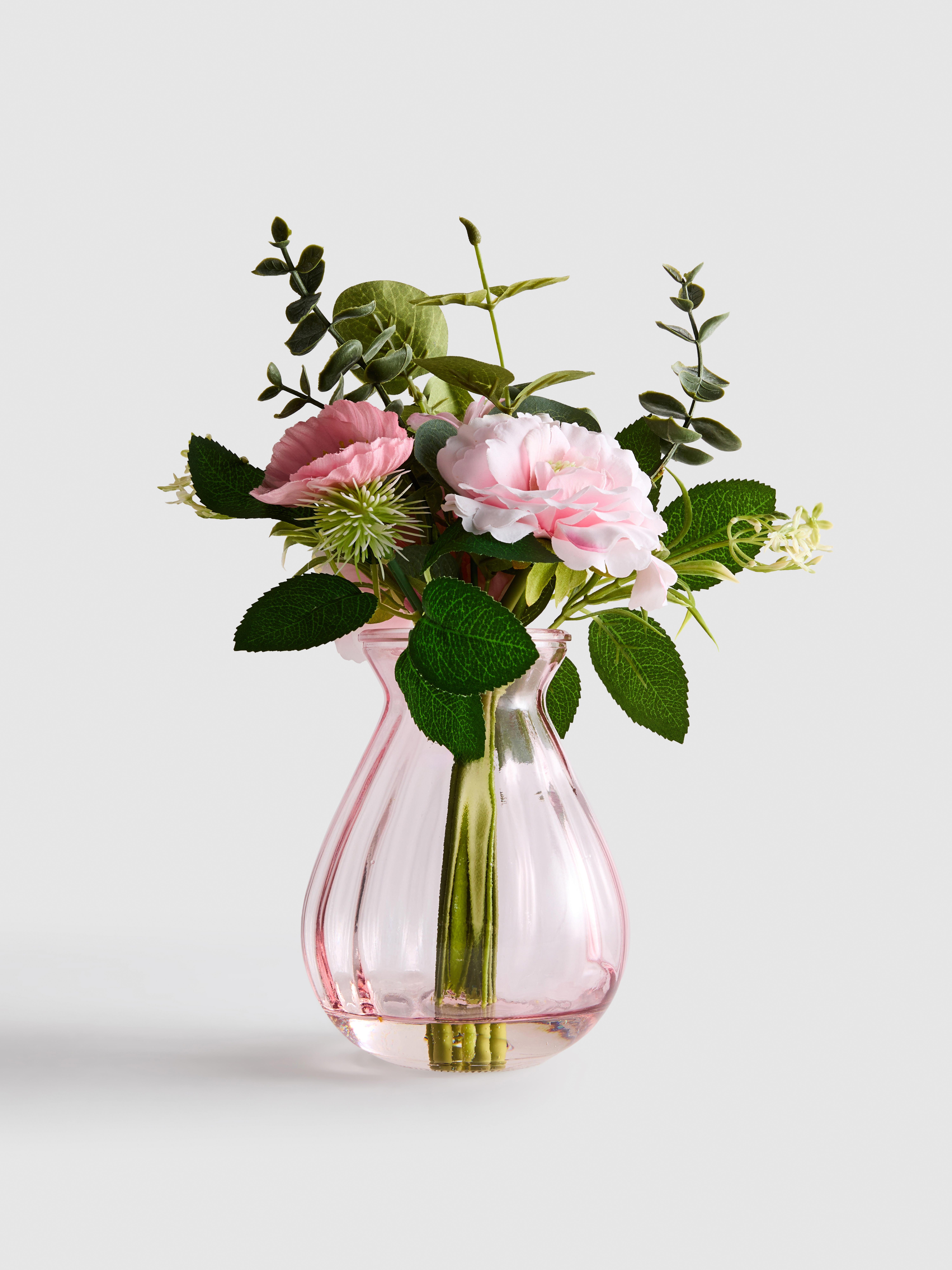 Kunstblumenarrangement in Glasvase