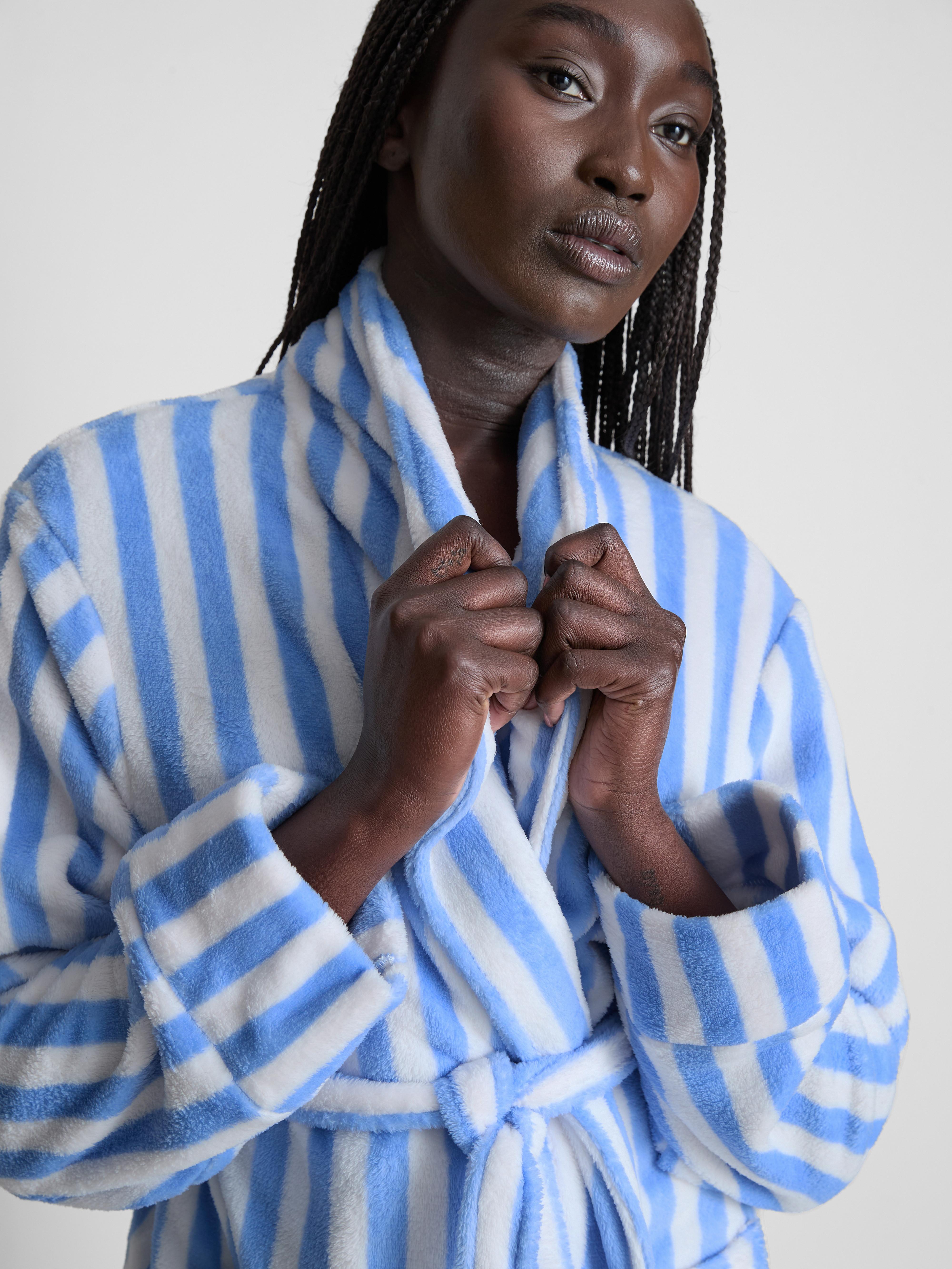 Udobna srednje dolga jutranja halja