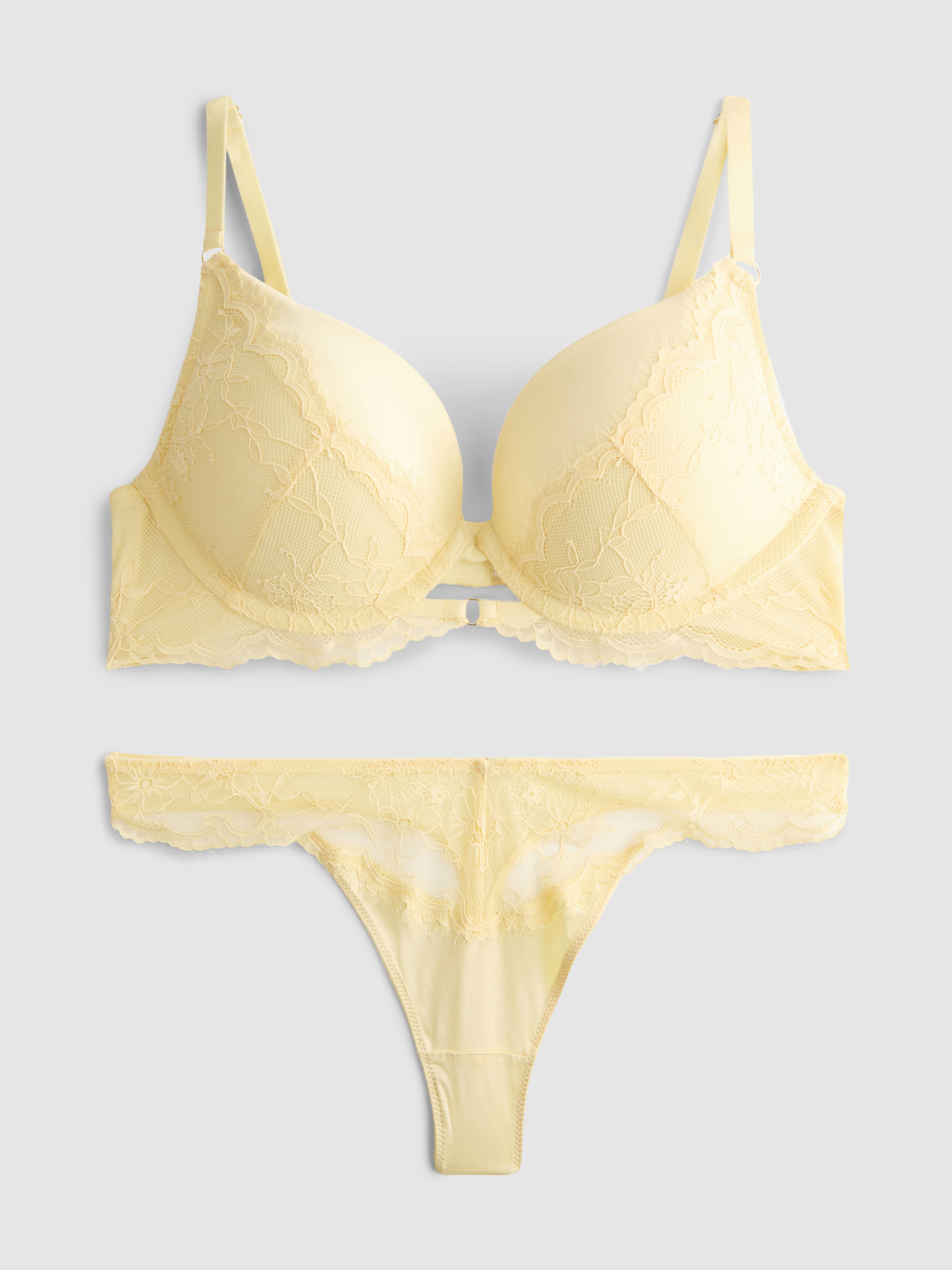 Completo intimo in pizzo imbottito