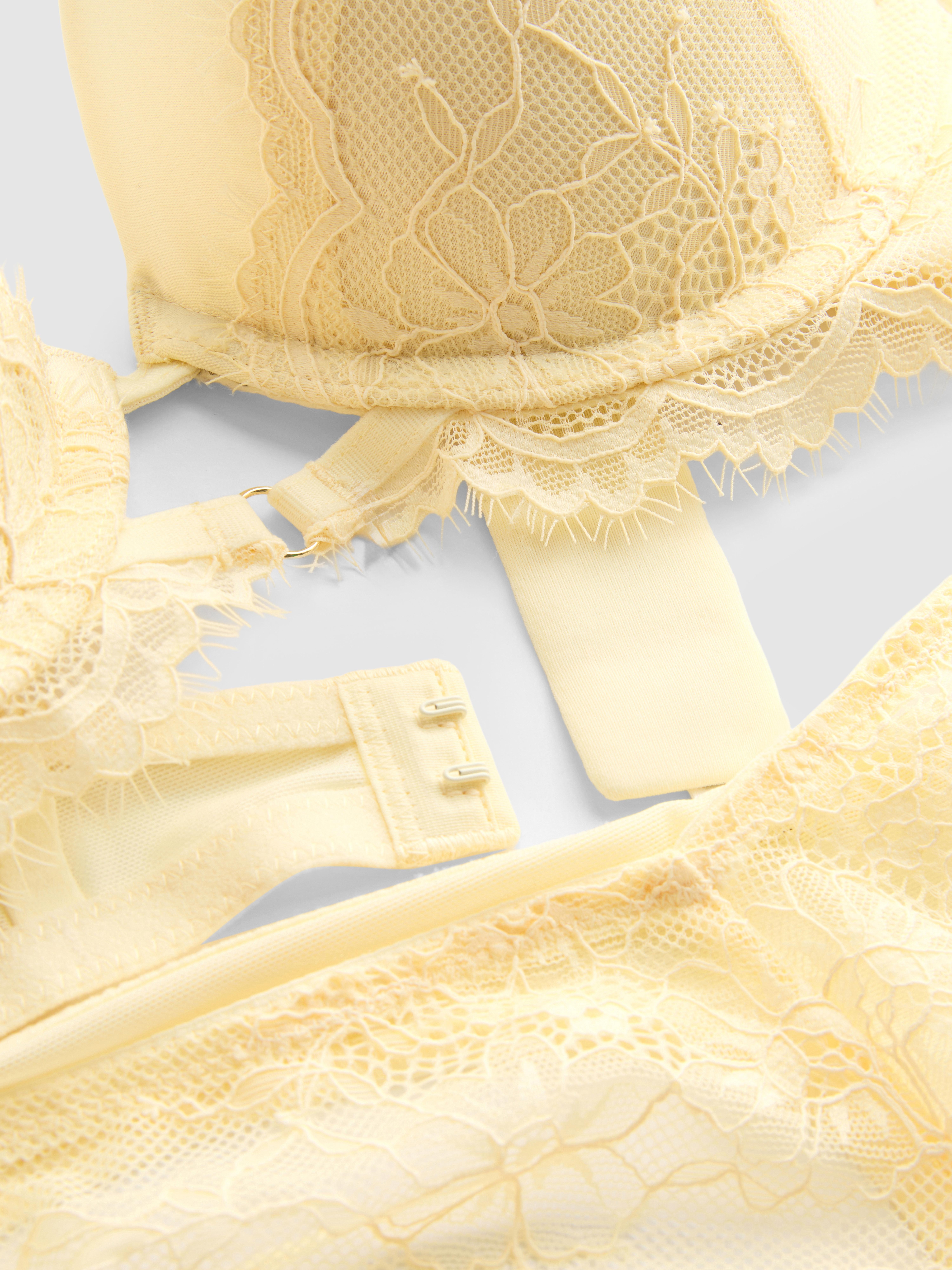 Set de ropa interior de encaje con sujetador push-up