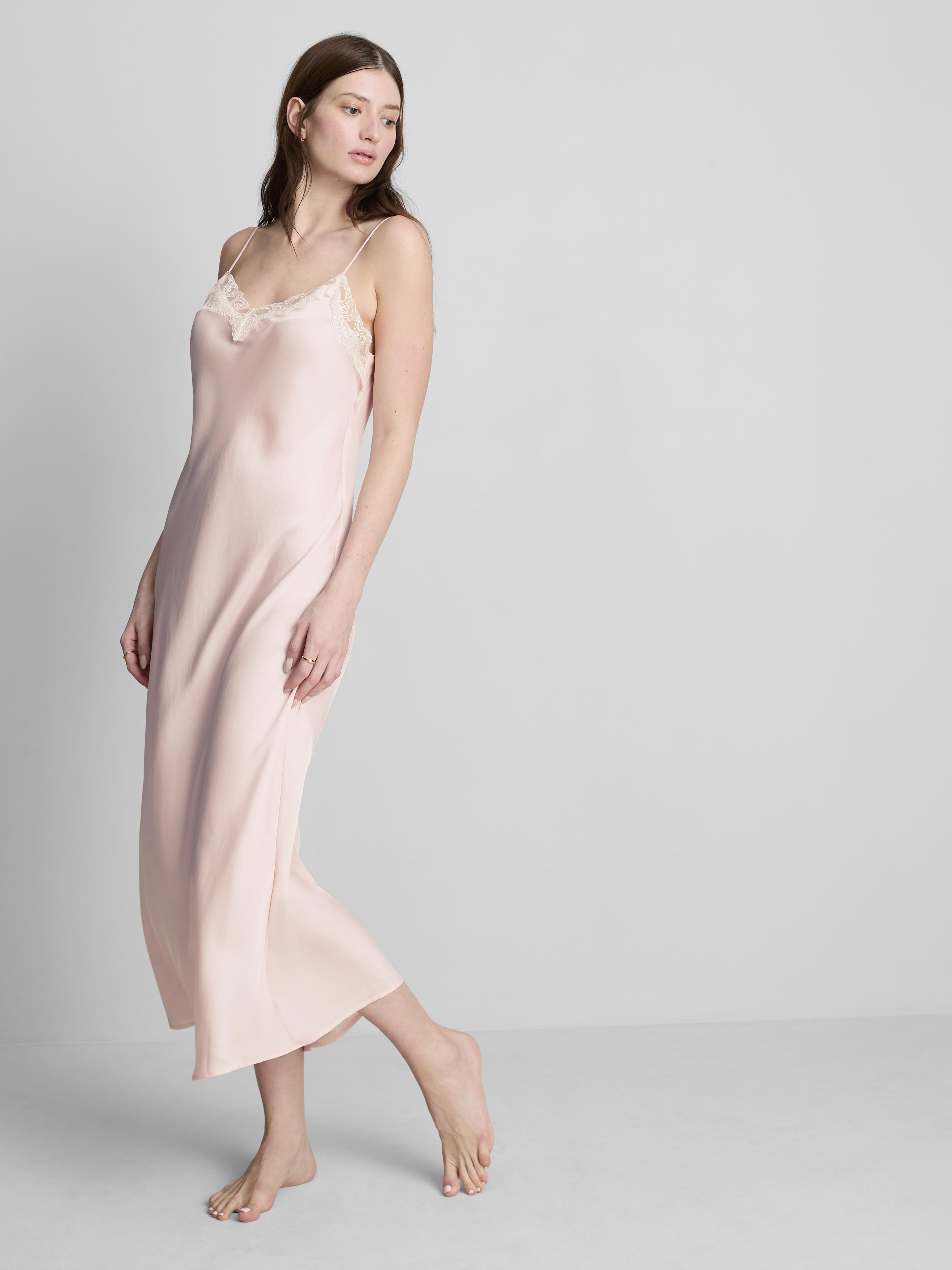 Camisa noite maxi renda cetim The Edit