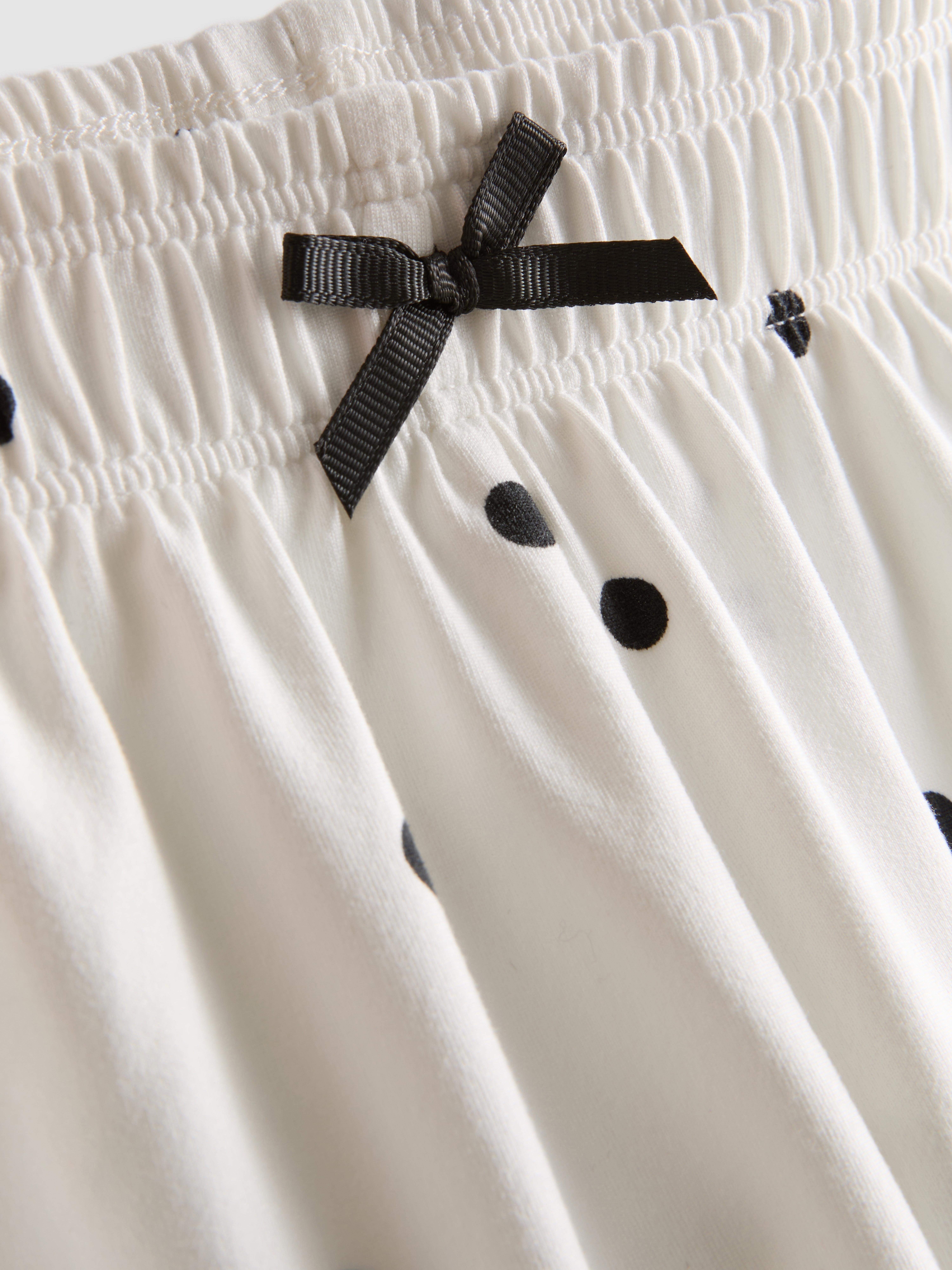 Pižama z majico z naramnicami in kratkimi hlačami