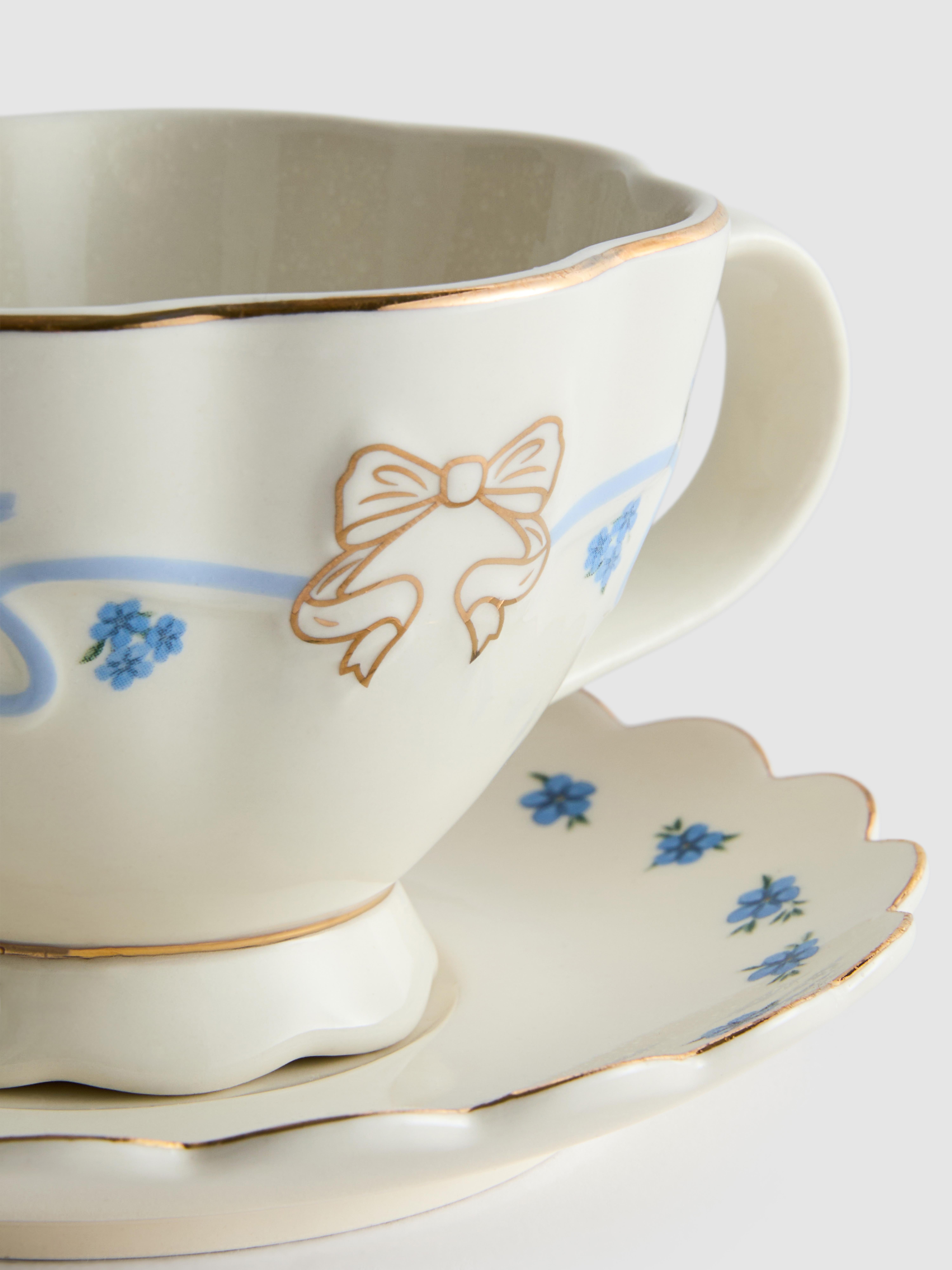Taza y plato pequeños de Los Bridgerton