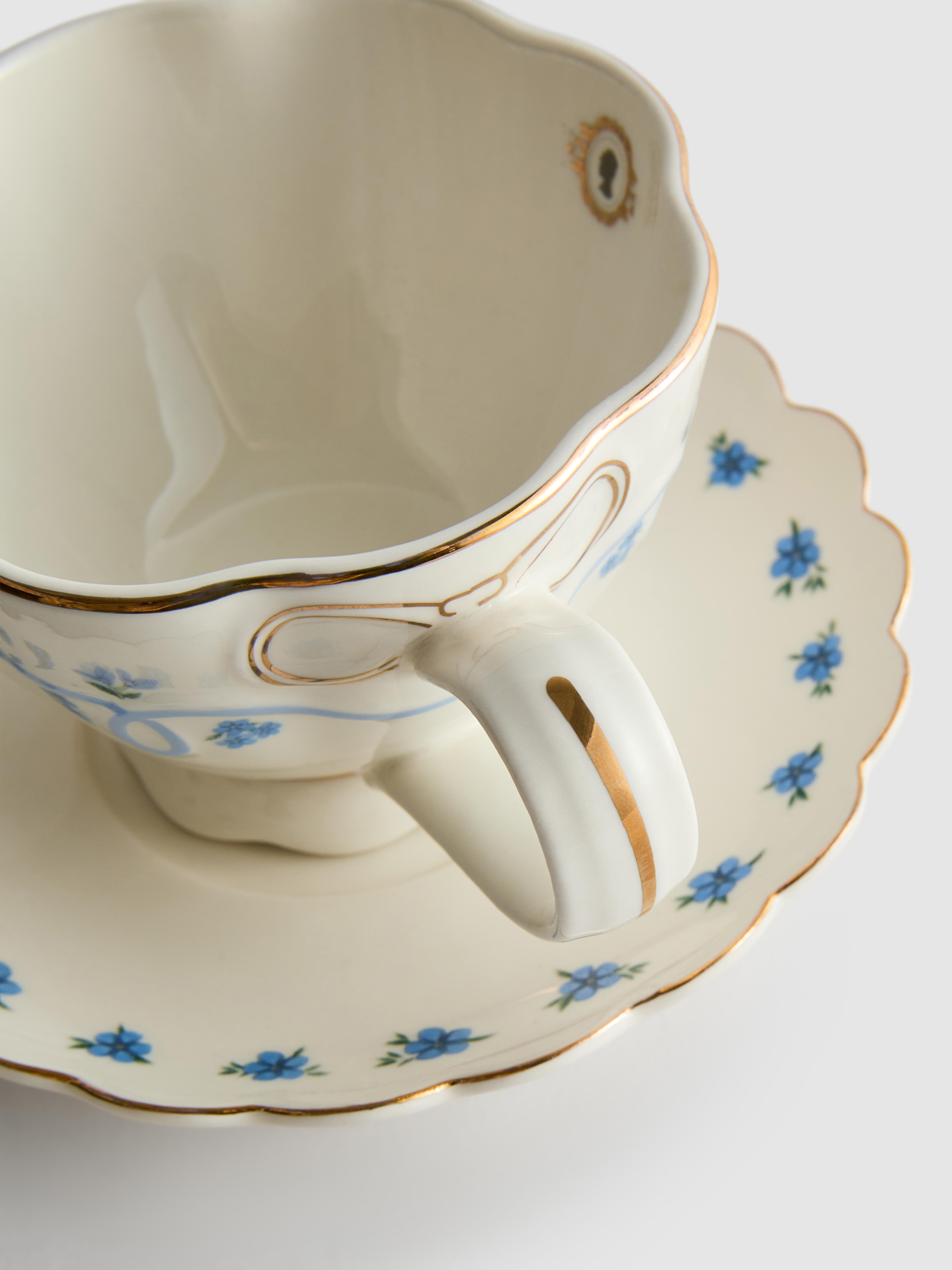 Taza y plato pequeños de Los Bridgerton