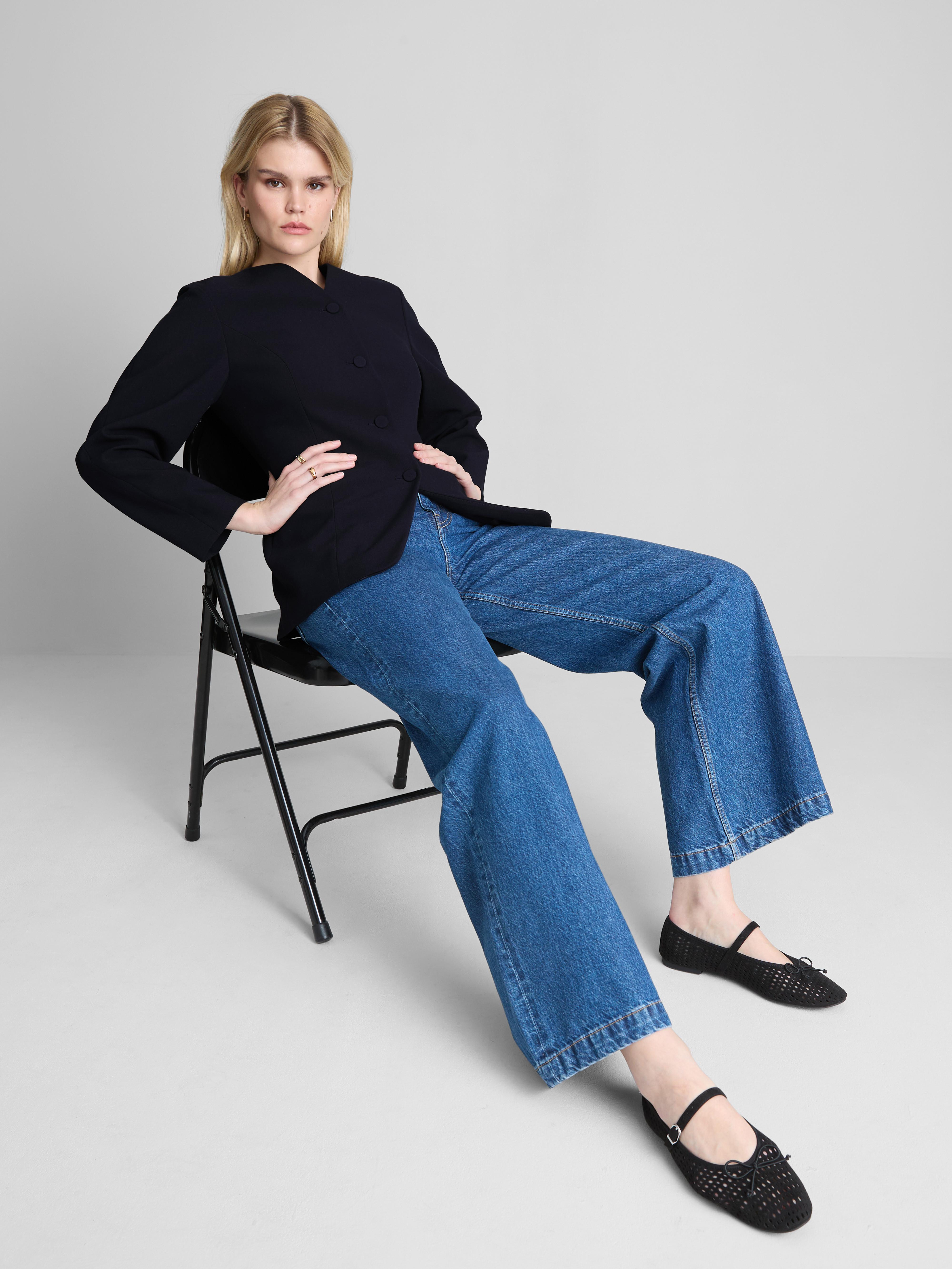 Americana ceñida de manga abullonada