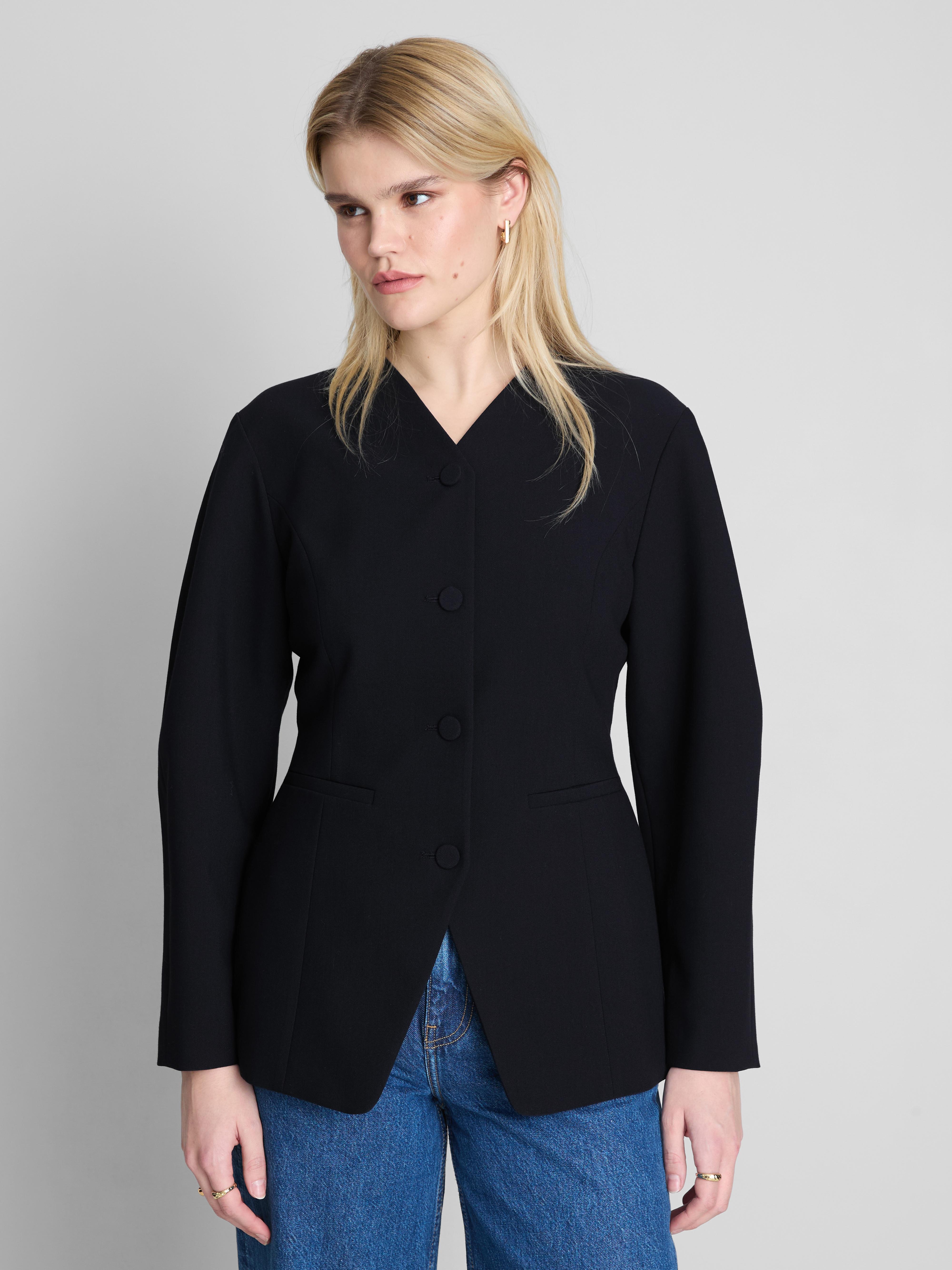 Americana ceñida de manga abullonada