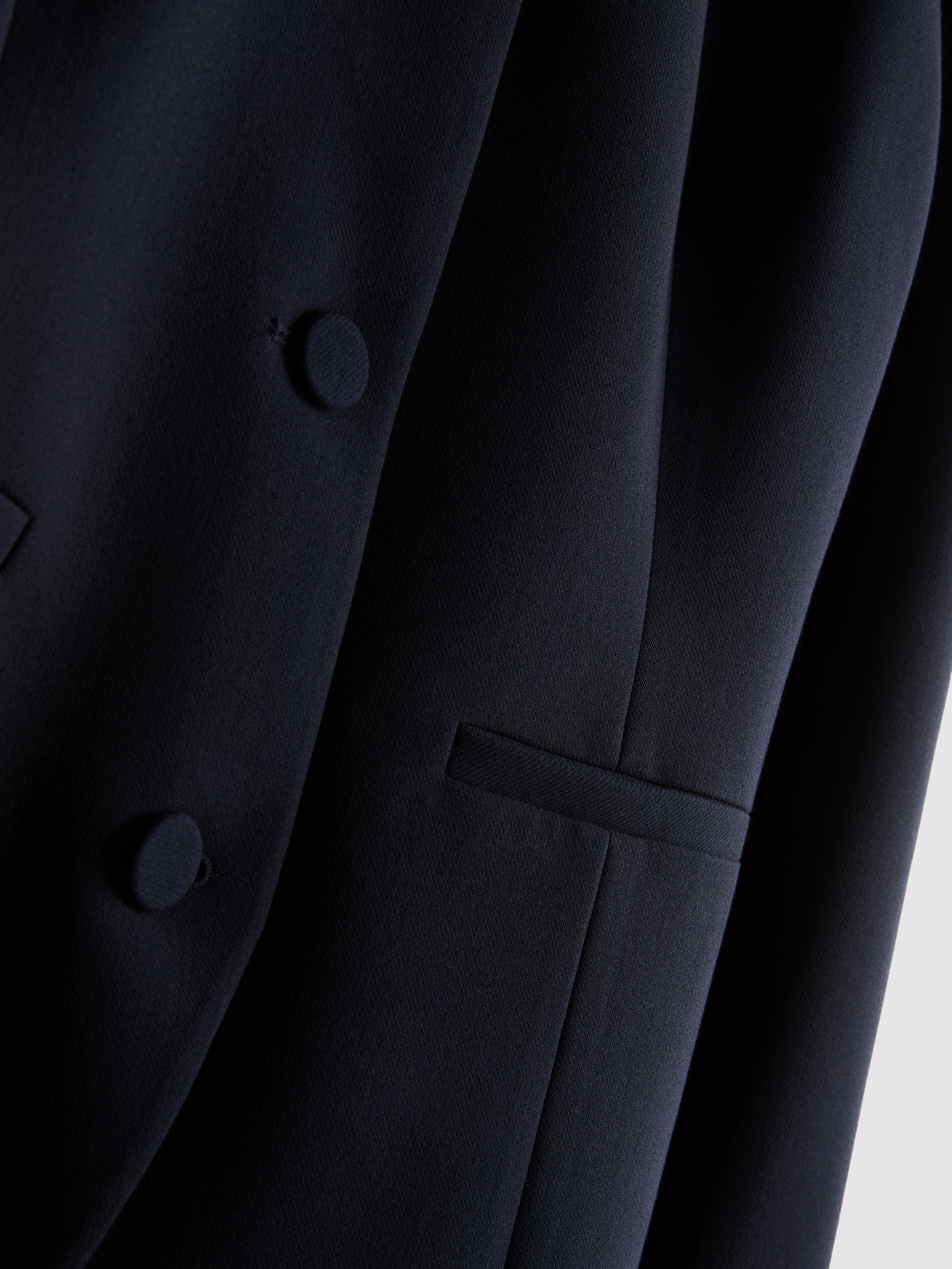 Americana ceñida de manga abullonada