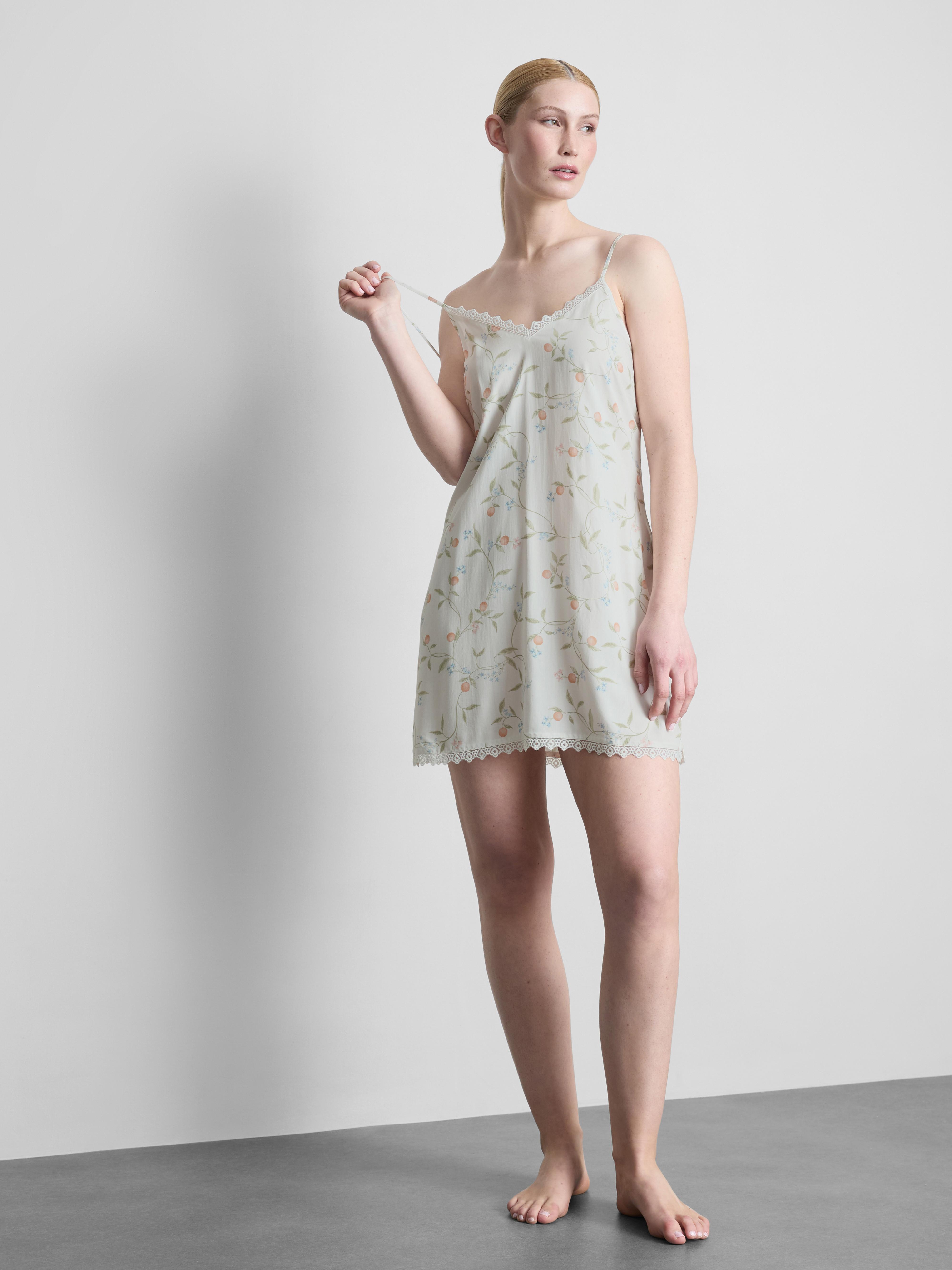 Nachtkleid mit Spitzenbesatz und Orangen-Print