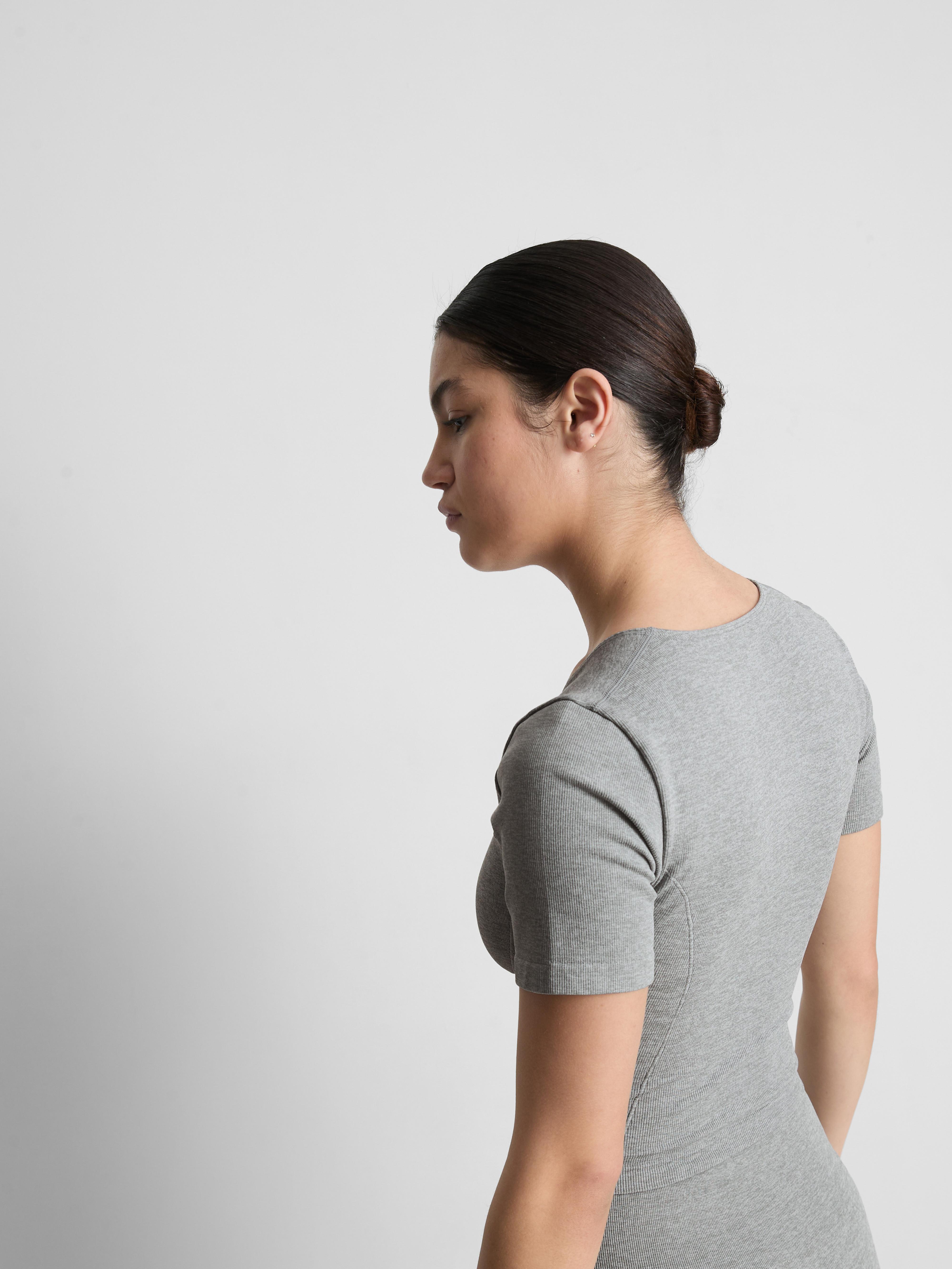 Women's Light Gray Seamless Cropped Active Contour Tee