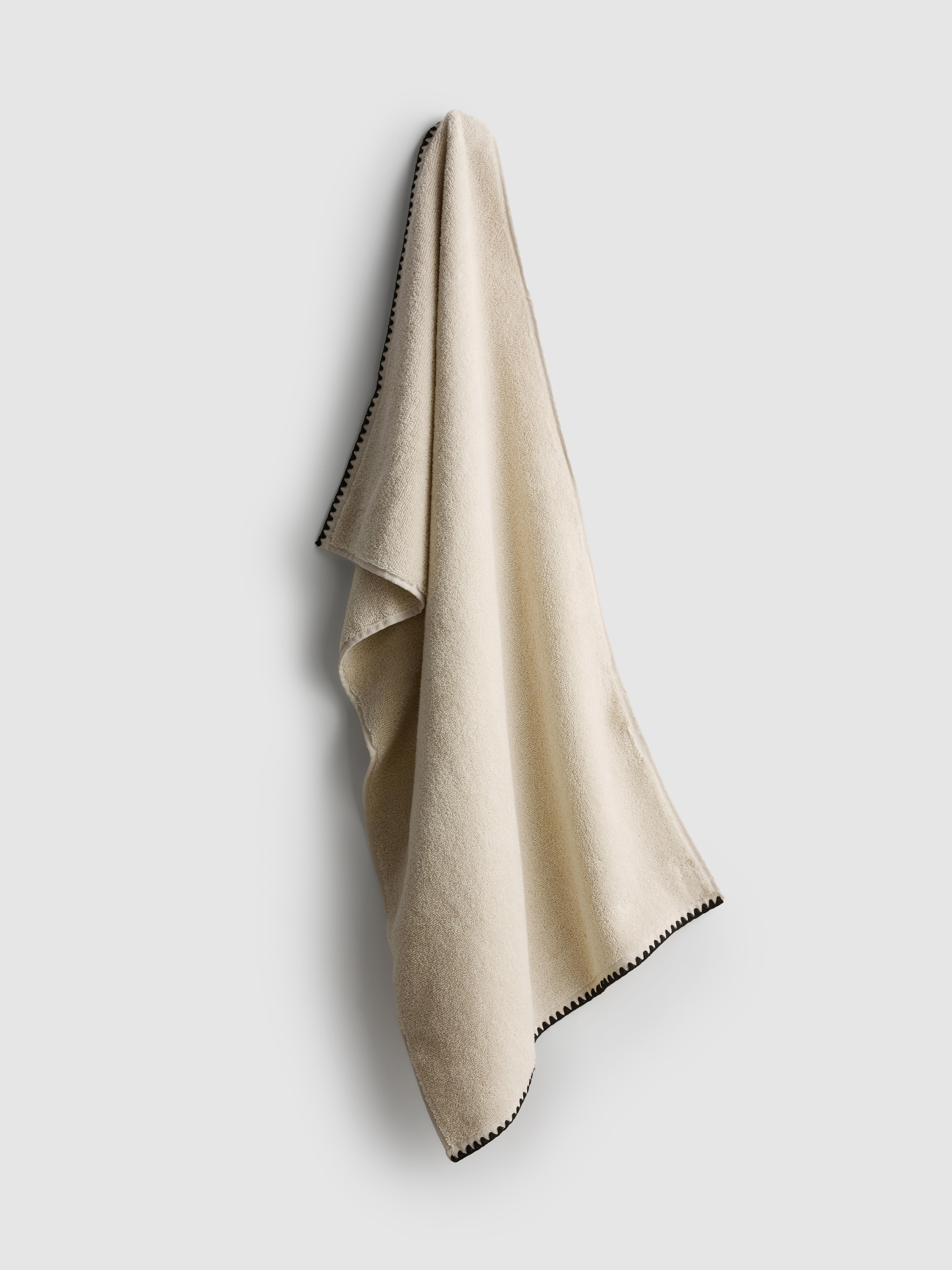 Serviette essuie-mains à bords festonnés