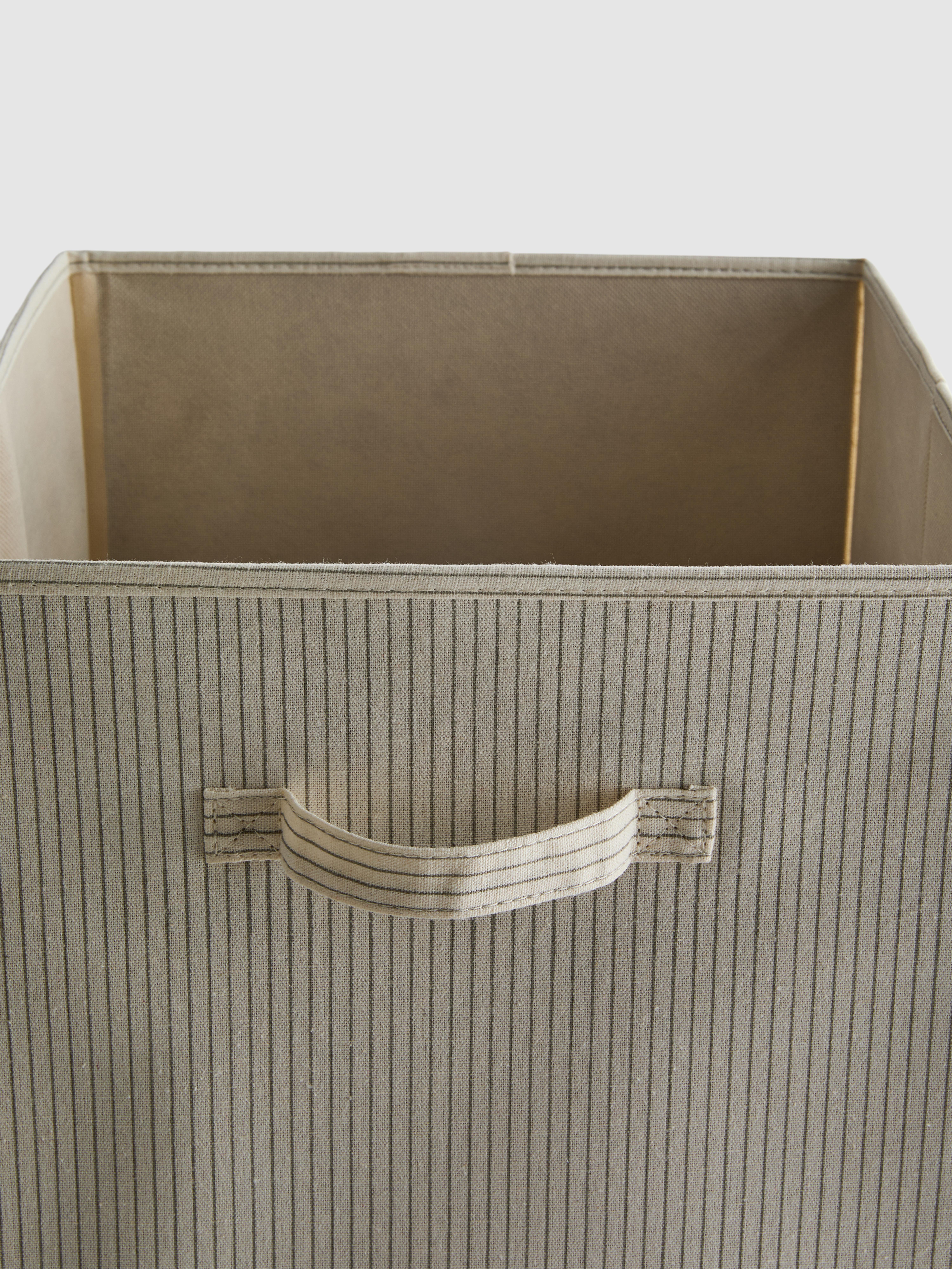 Cube de rangement à anses