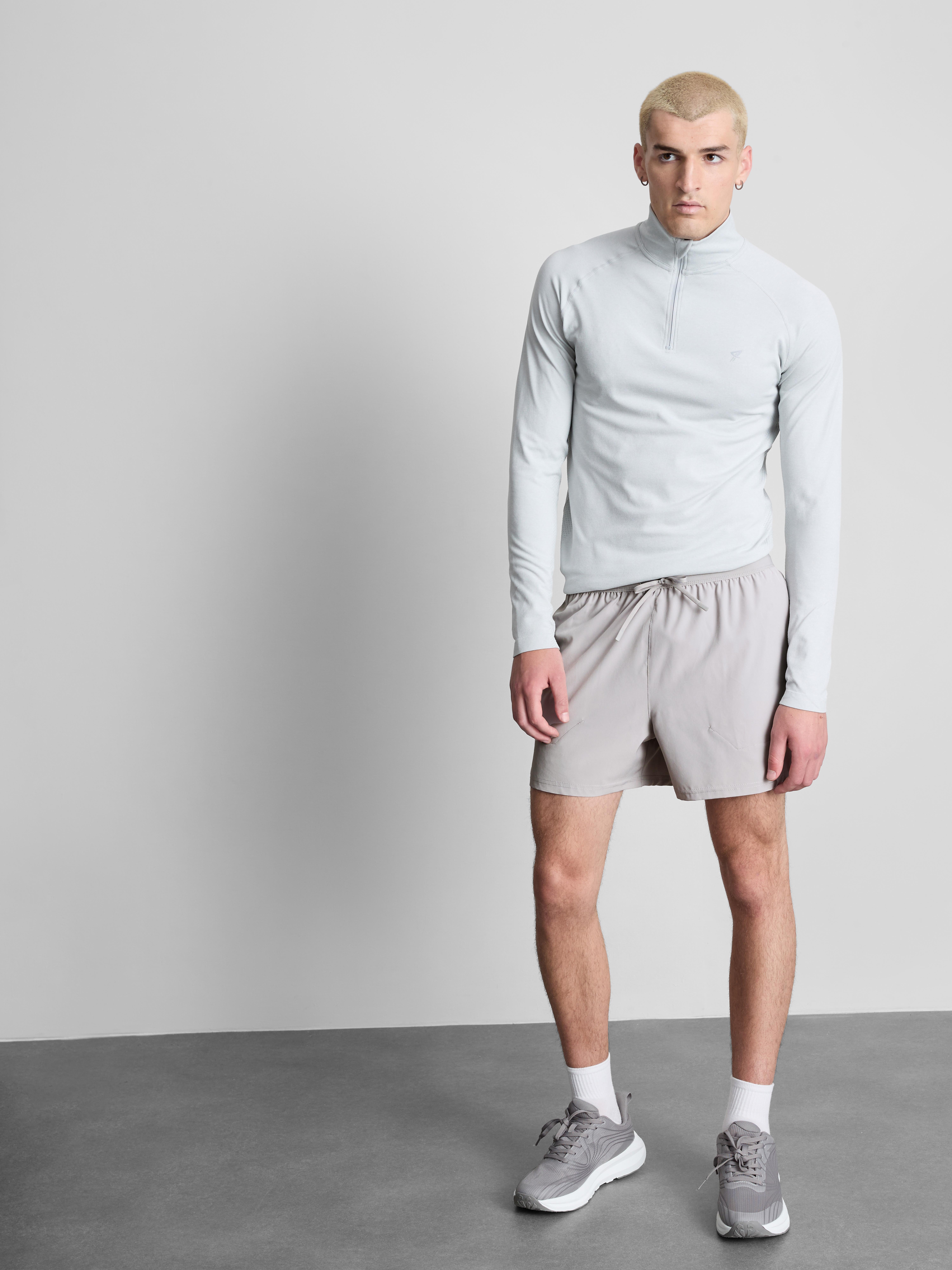 Trainingsshorts mit Kordelzug Hellgrau