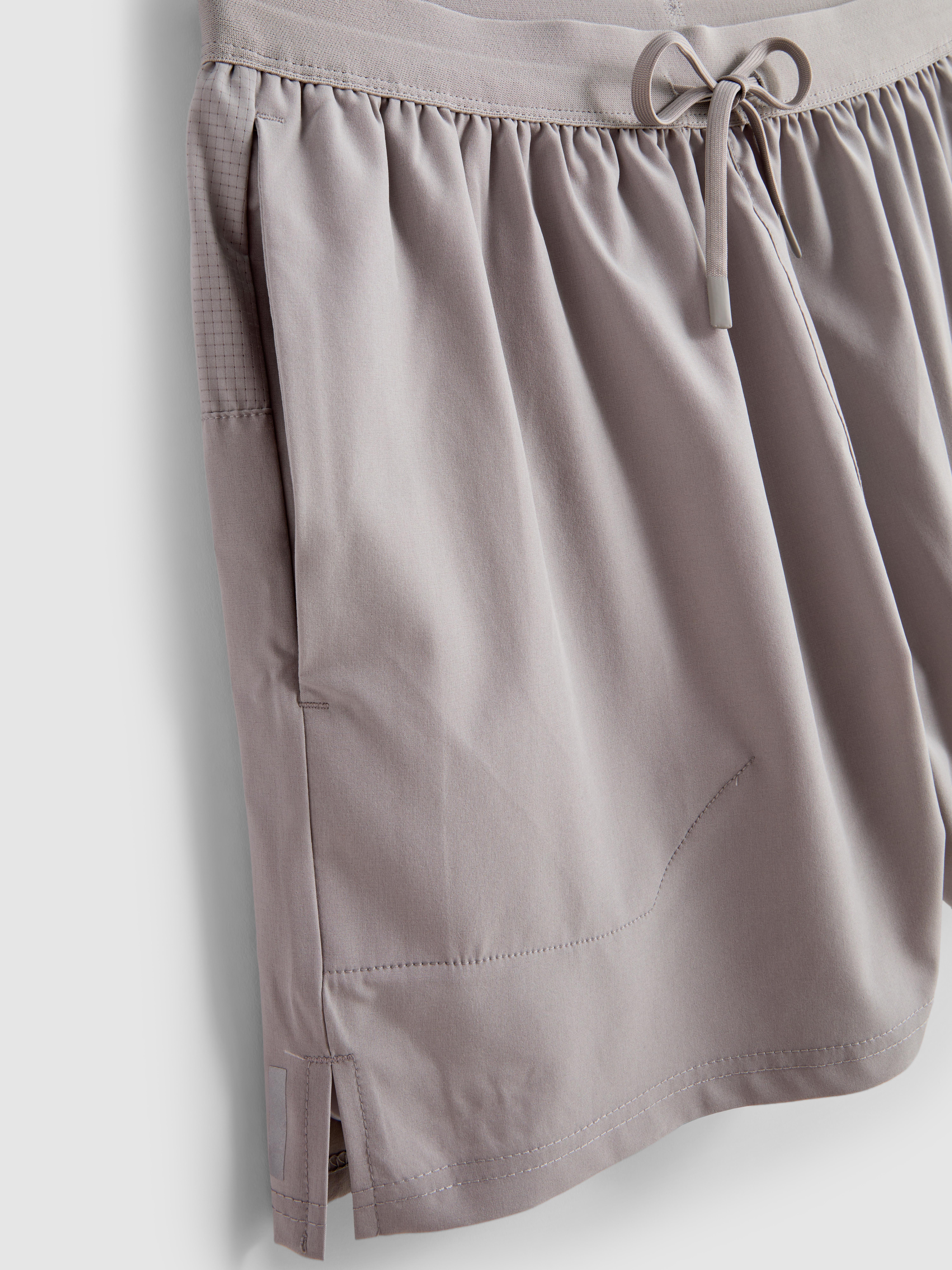 Húzózsinóros, sportos rövidnadrág