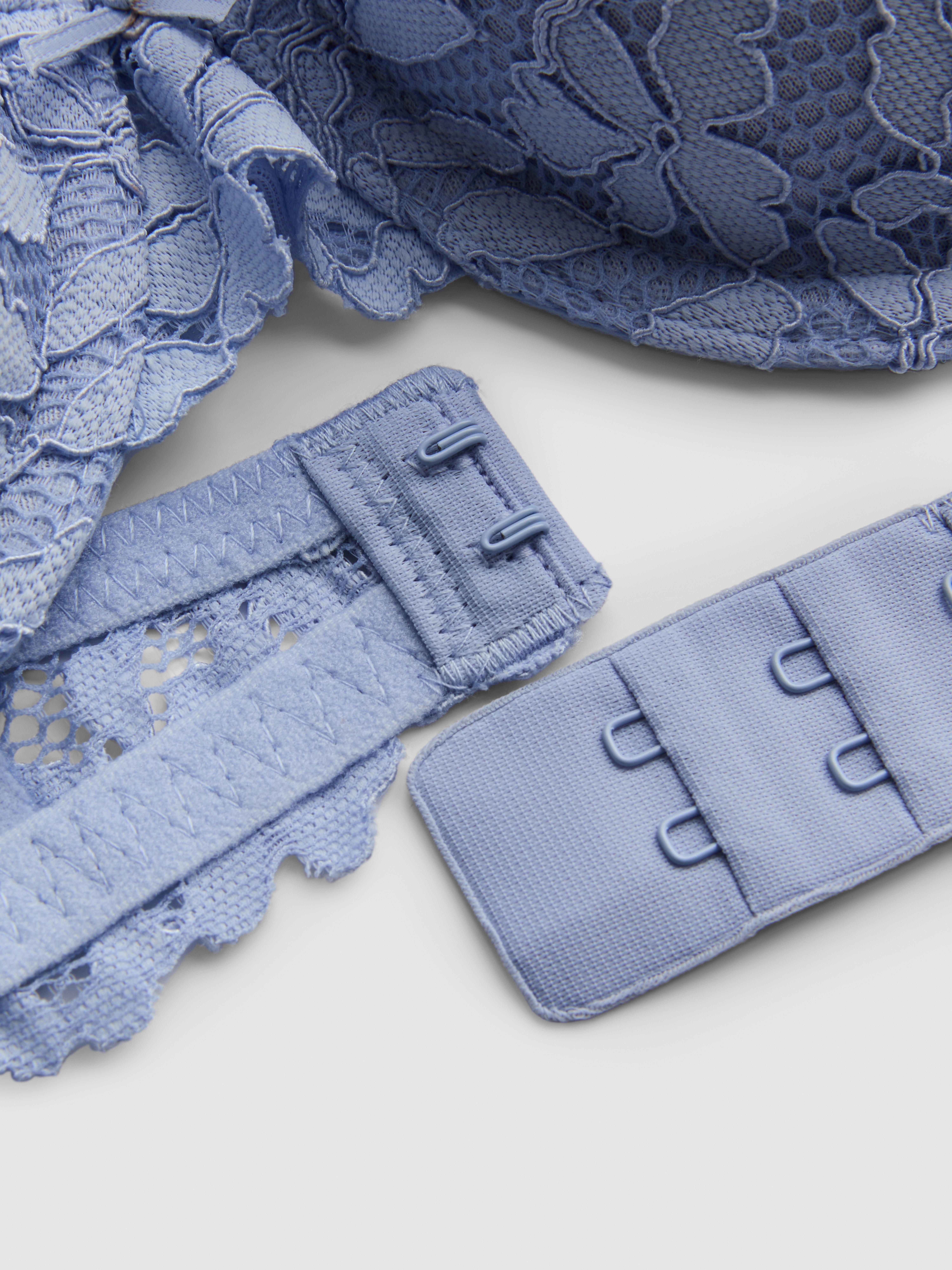 Reggiseno imbottito in pizzo con ferretto The Edit