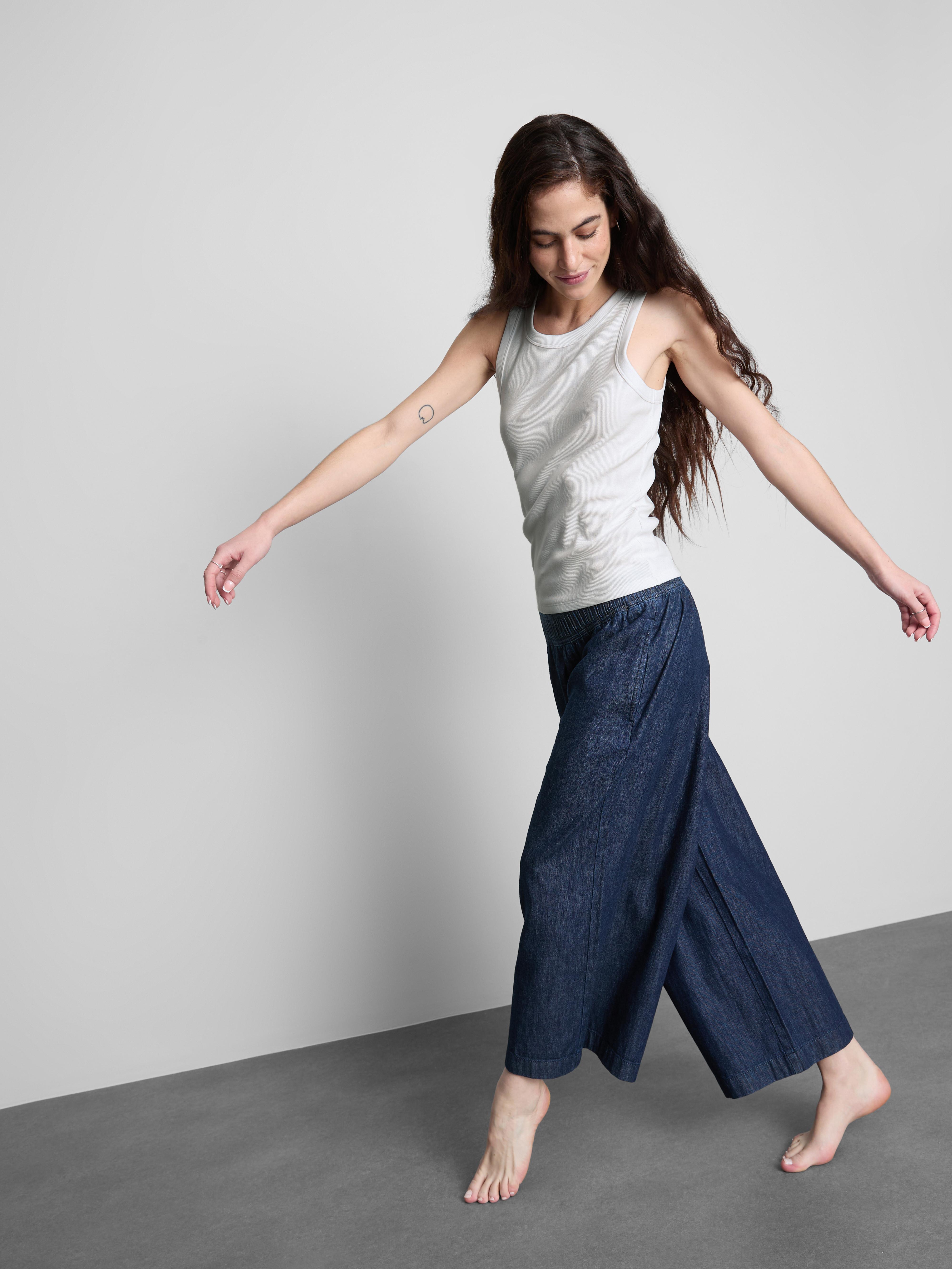 Bogata w bawełnę prążkowana koszulka bez rękawów