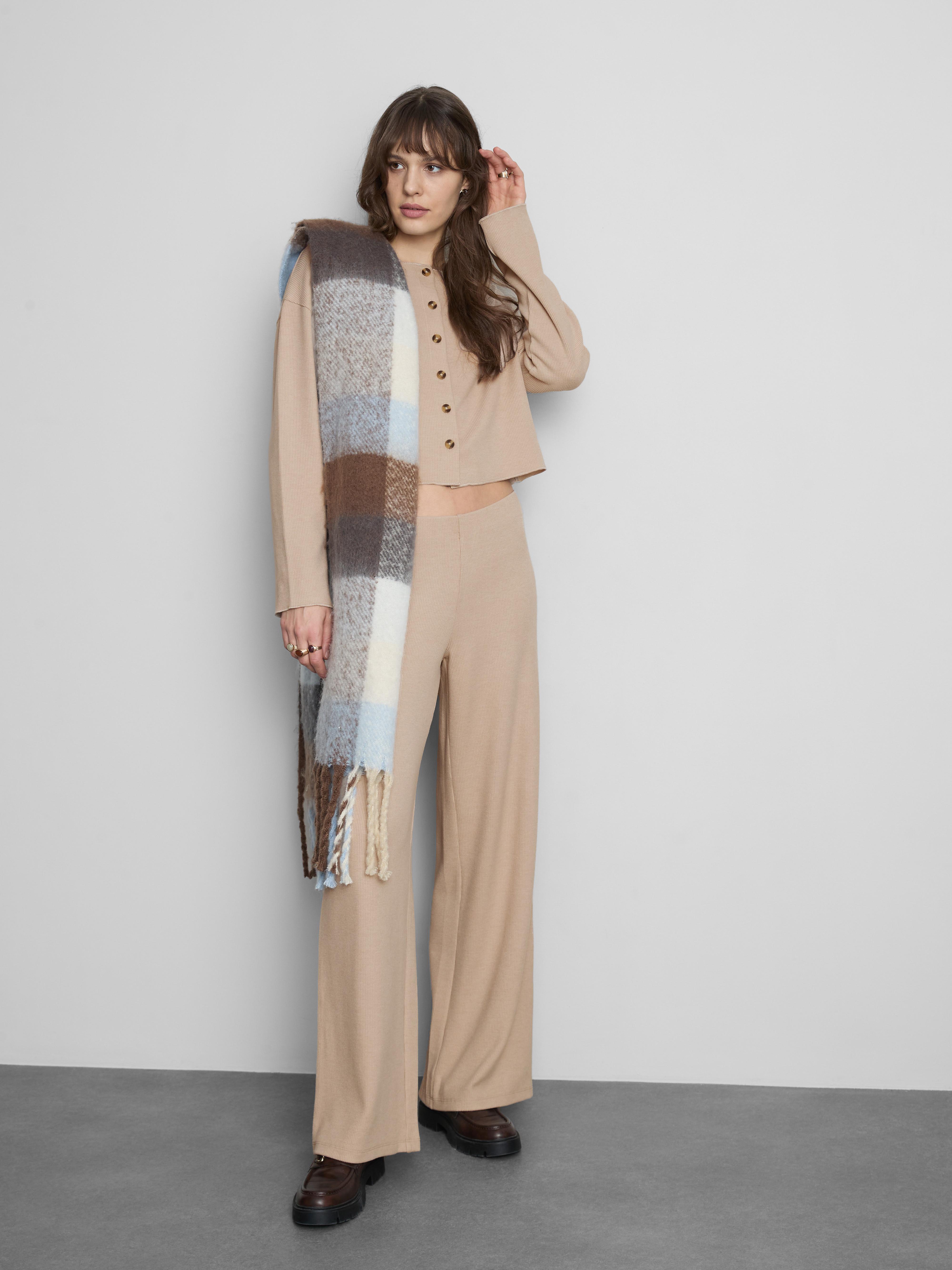 Cárdigan de punto de canalé con cuello redondo