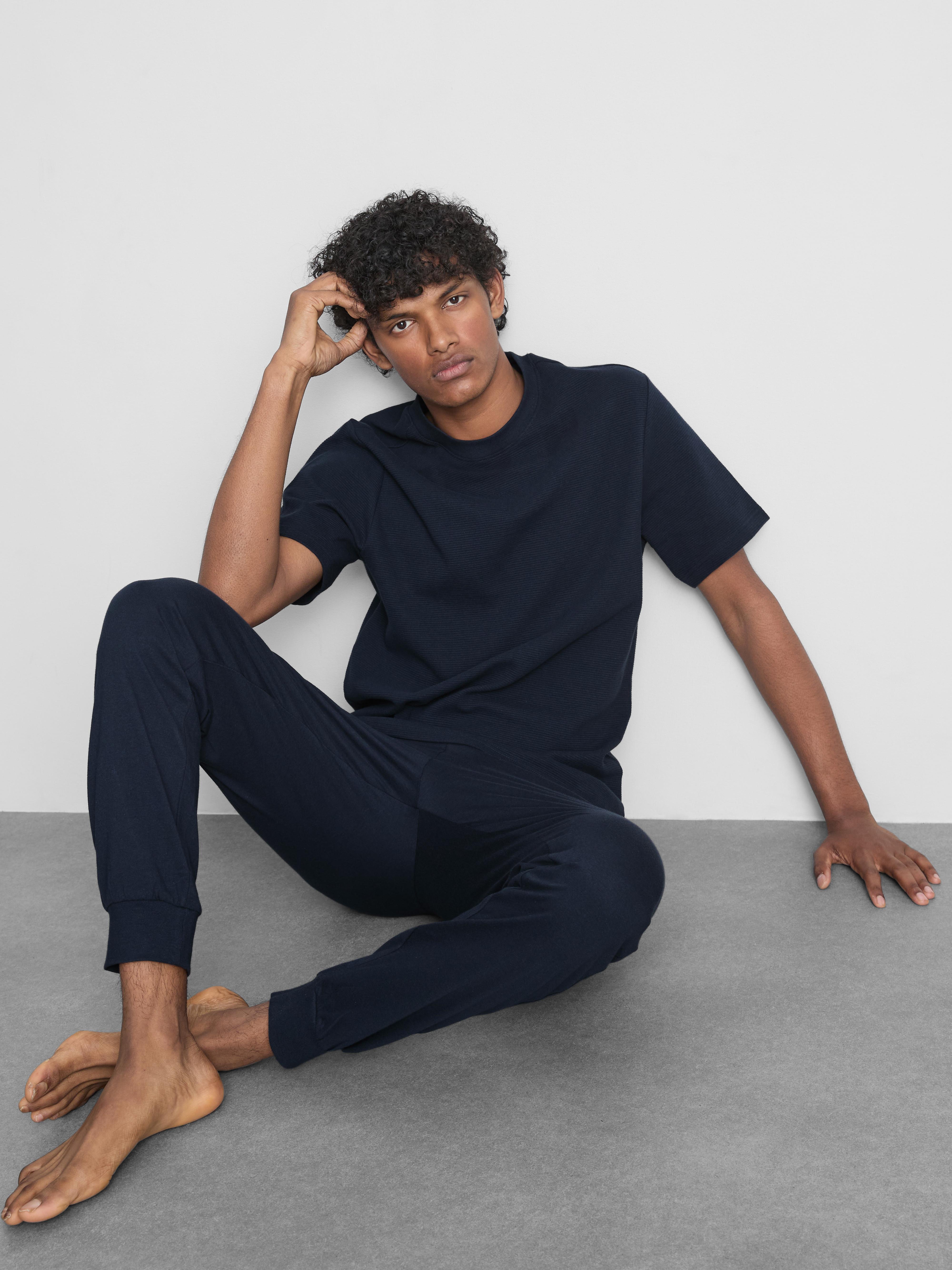 Strukturierter, langer Schlafanzug