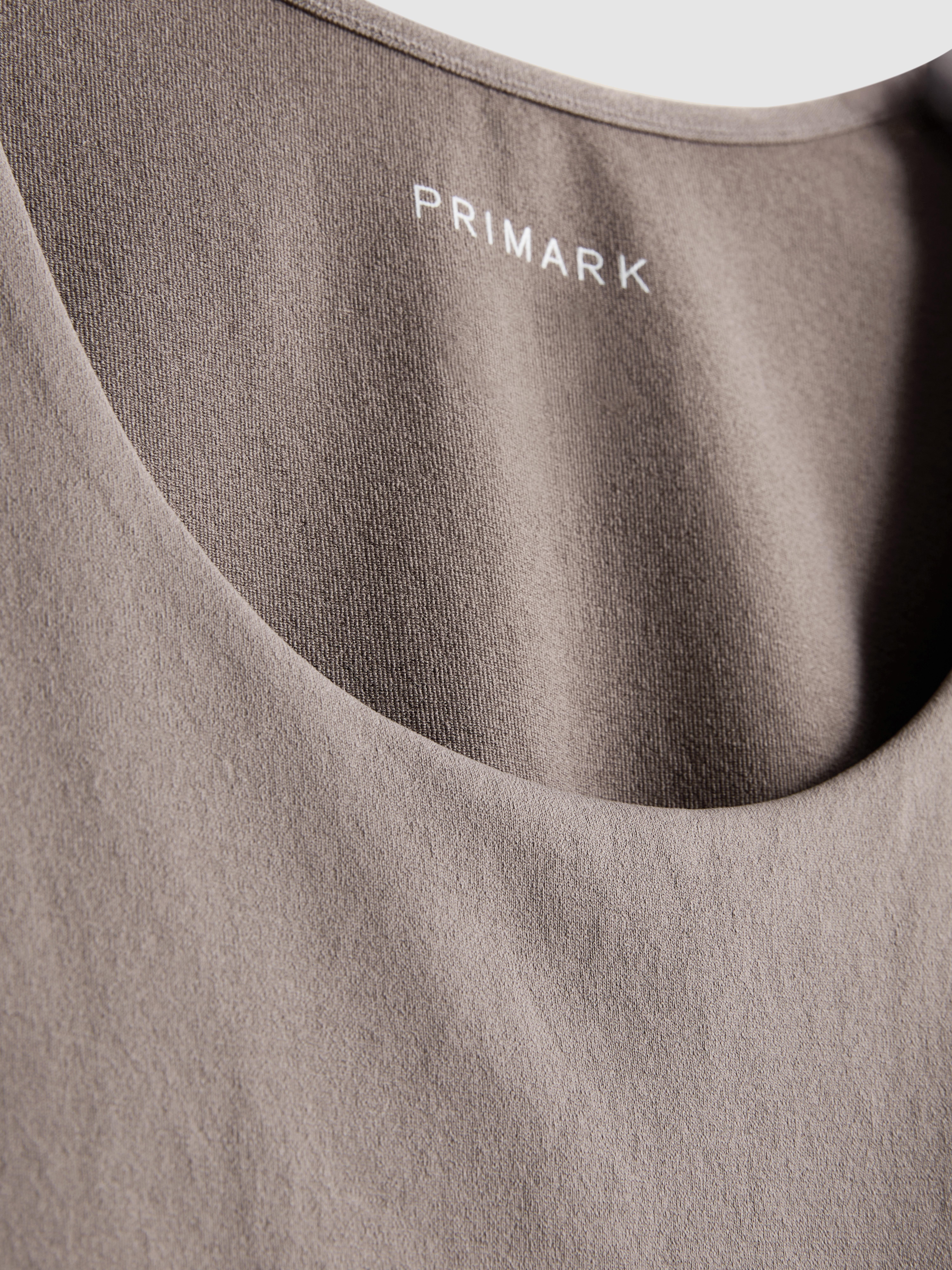 Extra měkký zkrácený top s hlubším výstřihem