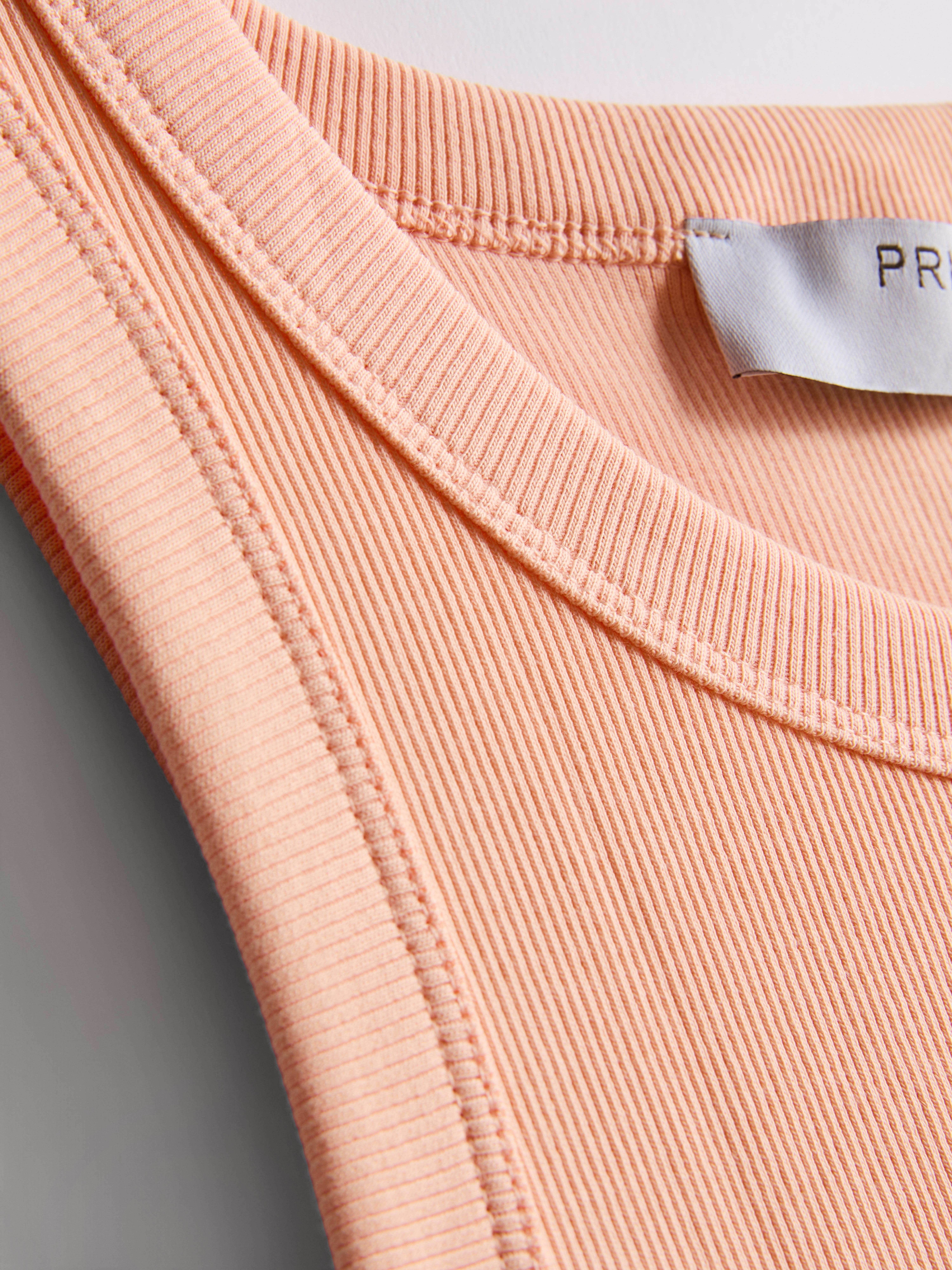 Geripptes Tanktop mit hohem Baumwollanteil