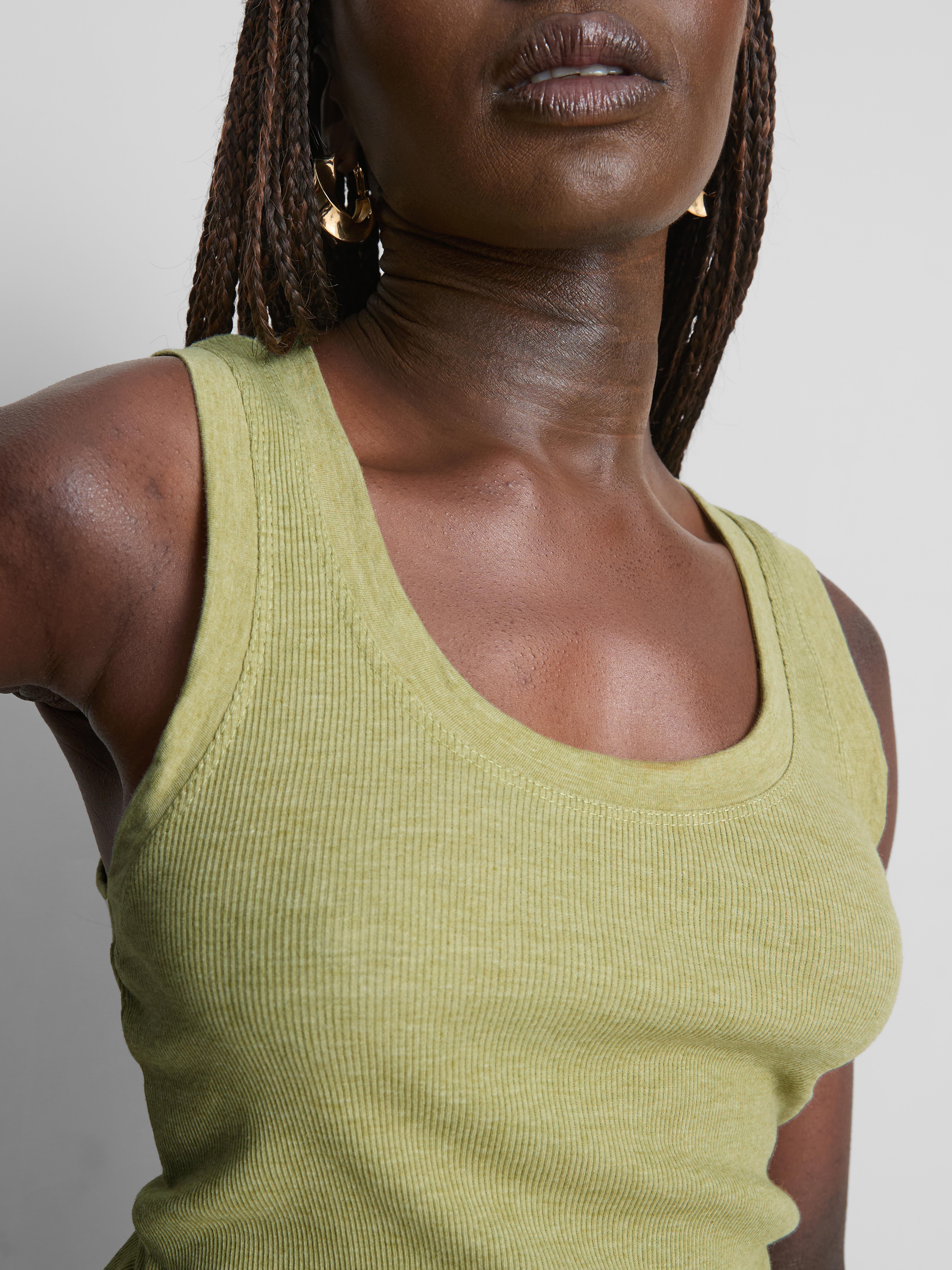 Geribd hemdje met U-hals
