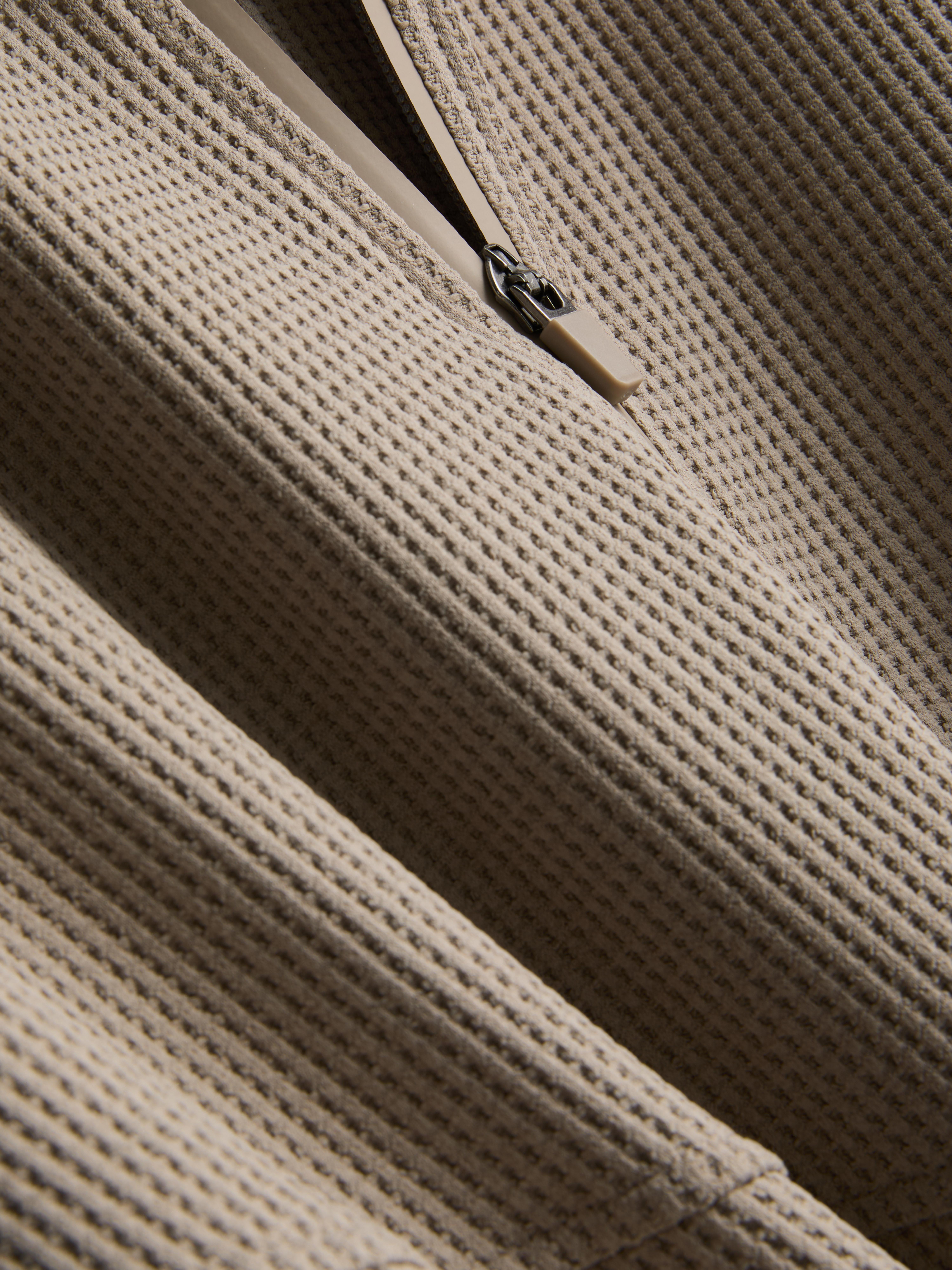 Men's Stone Waffle-Texture Quarter-Zip Jacket