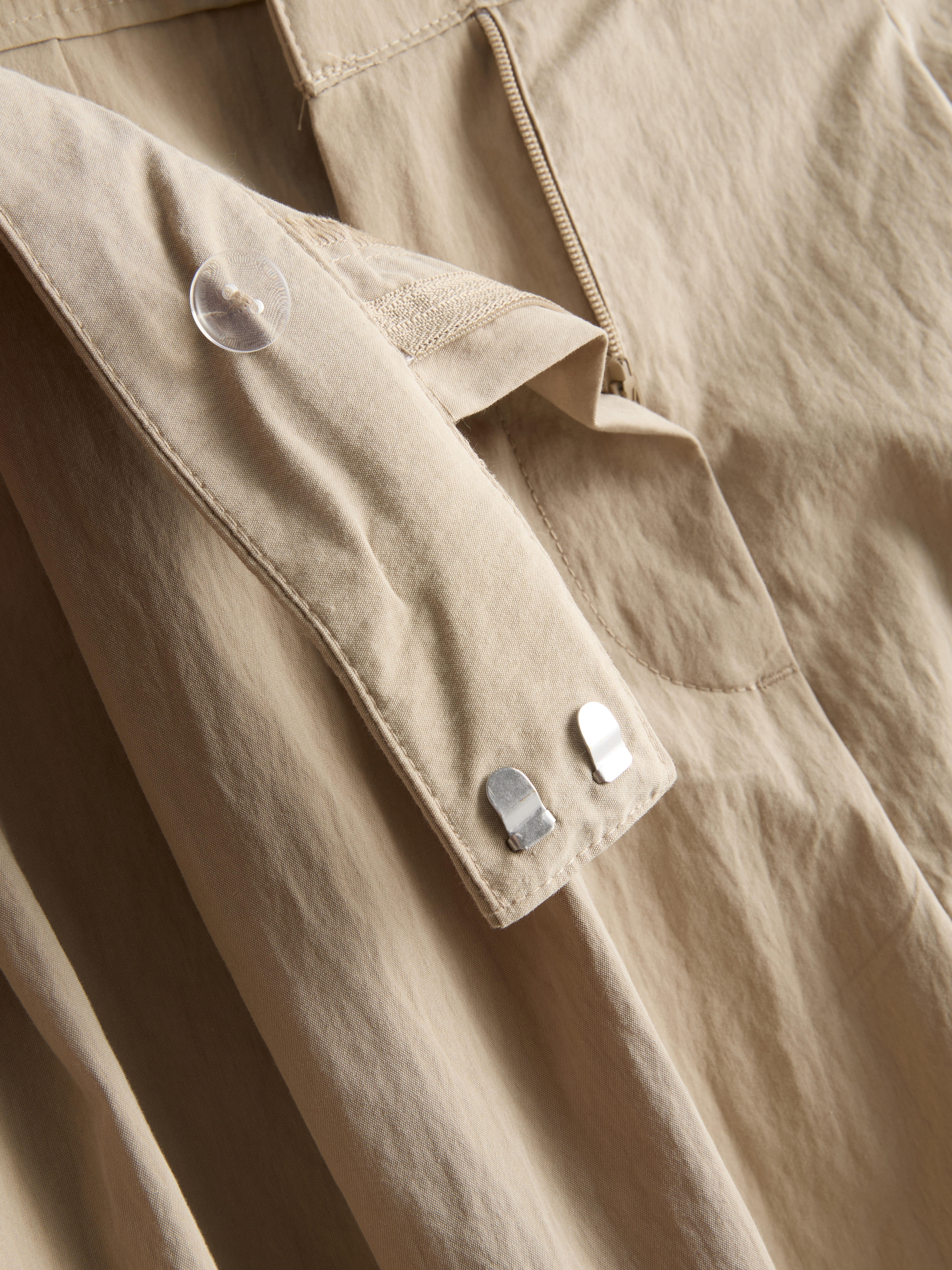 Broek met bandplooien, hoge taille en textuur