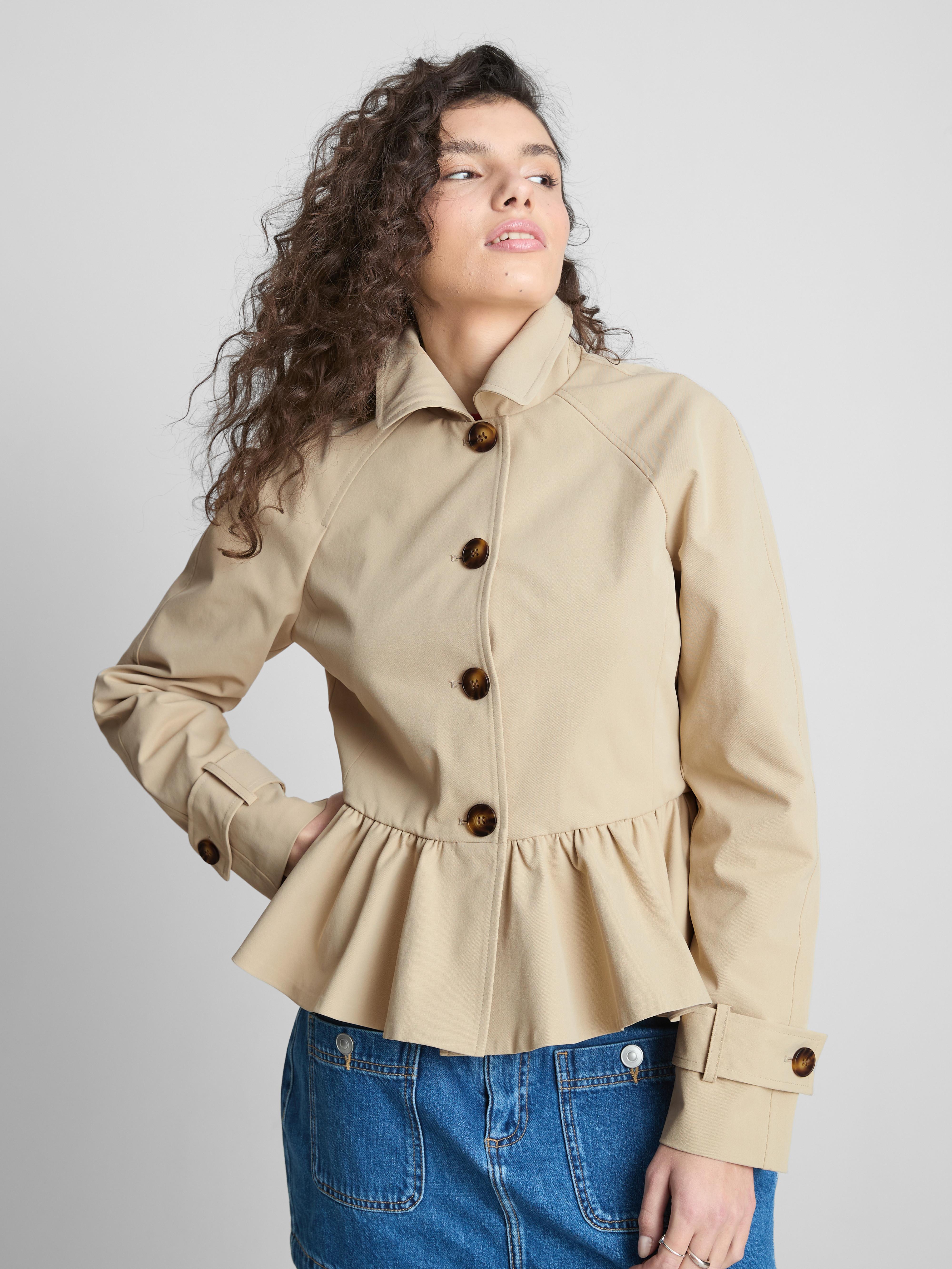 Pelerină scurtă cu volane