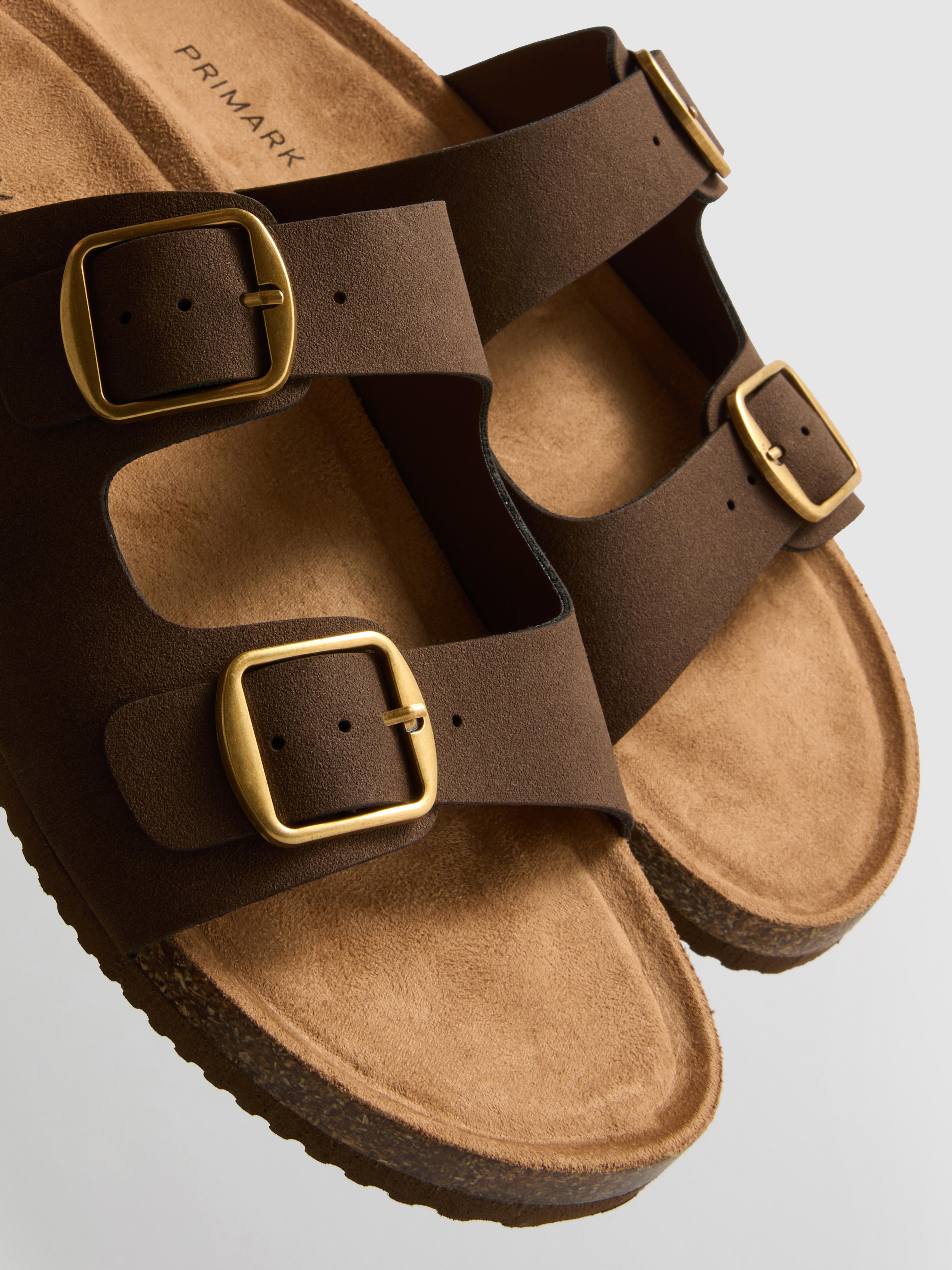 Sandálias tiras duplas fivela