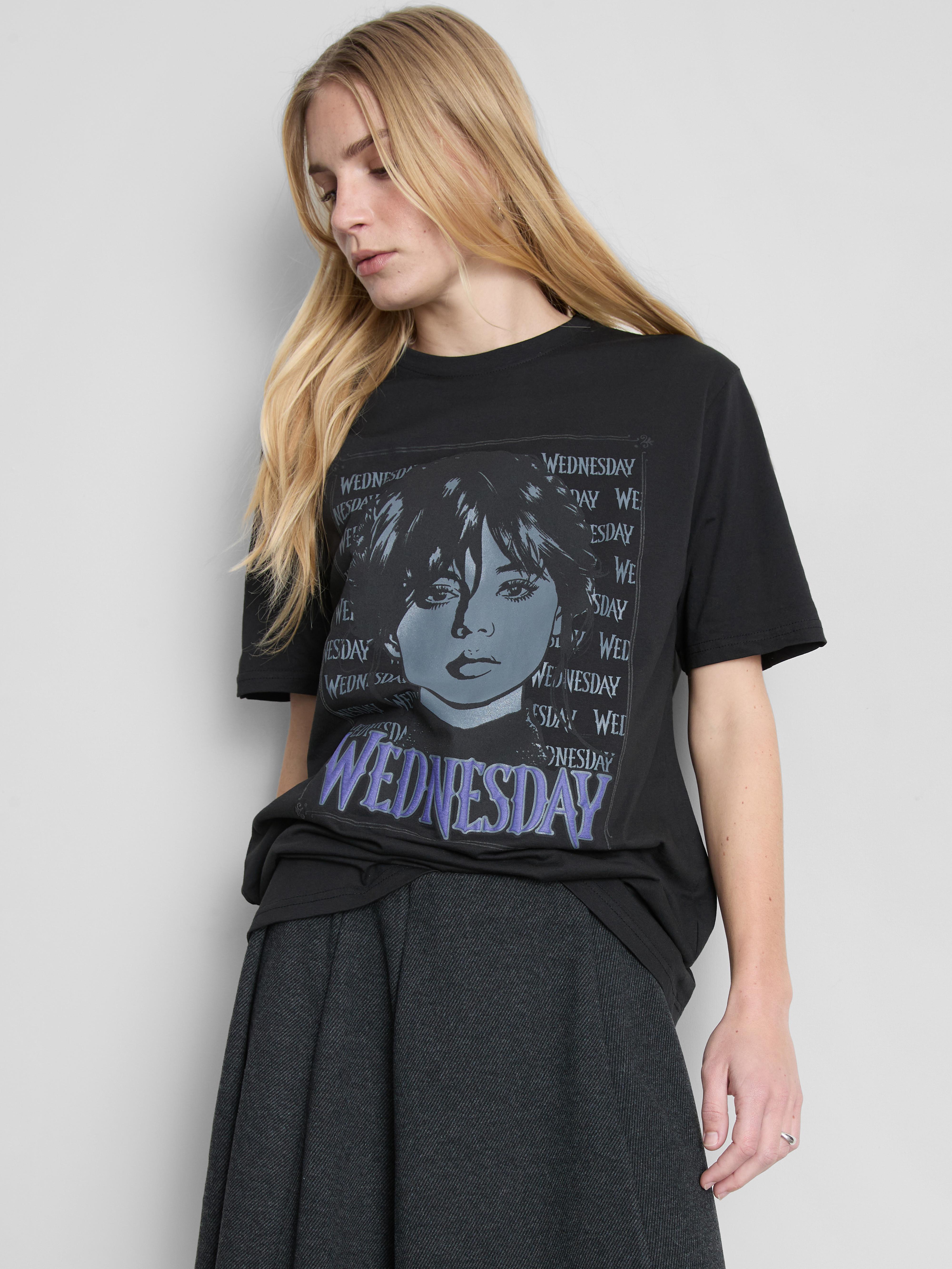 Wednesday-mintás, oversized-fazonú póló