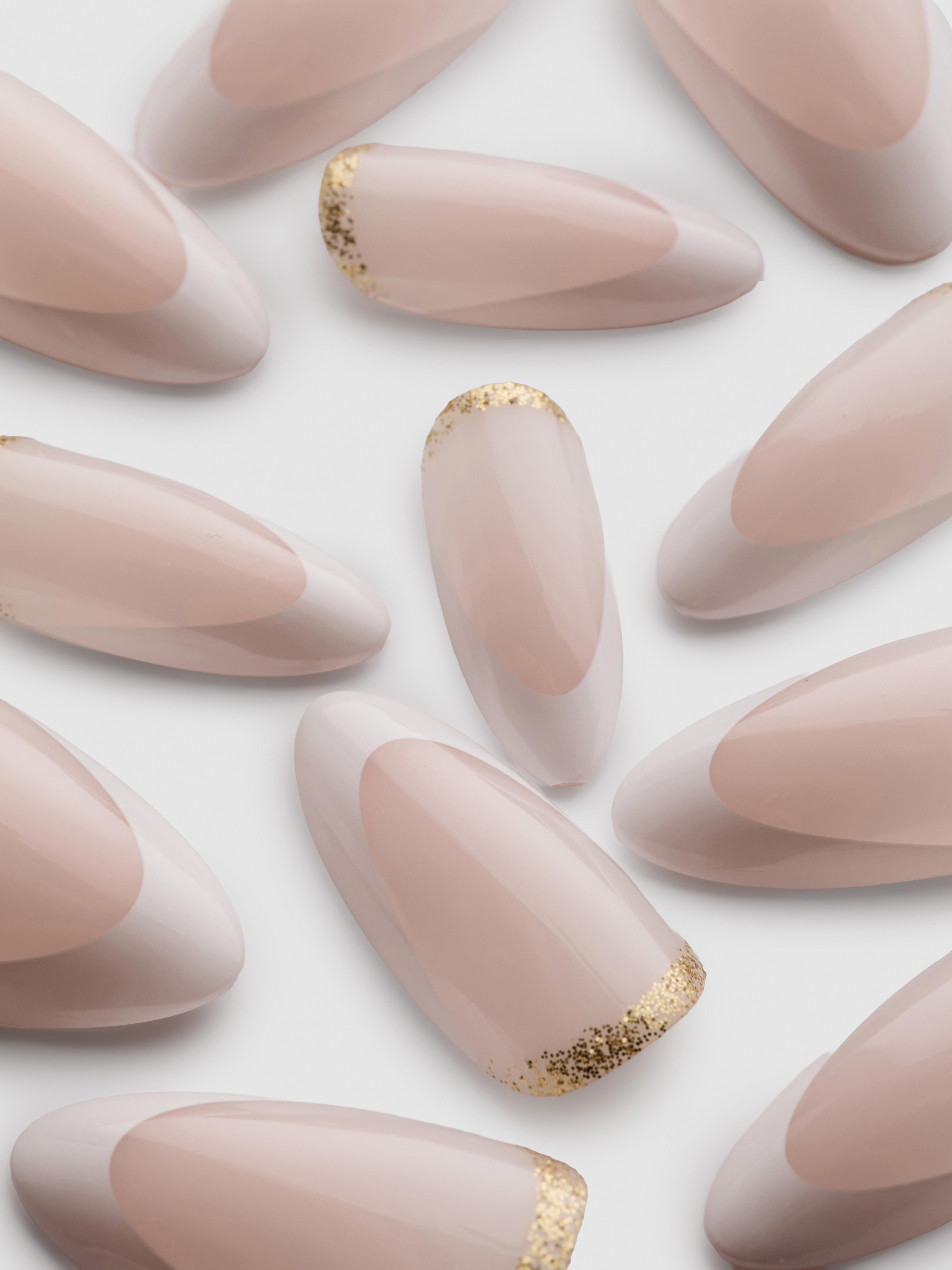 PS… Pro Spitze Kunstnägel mit Gel-Effekt und French-Tips