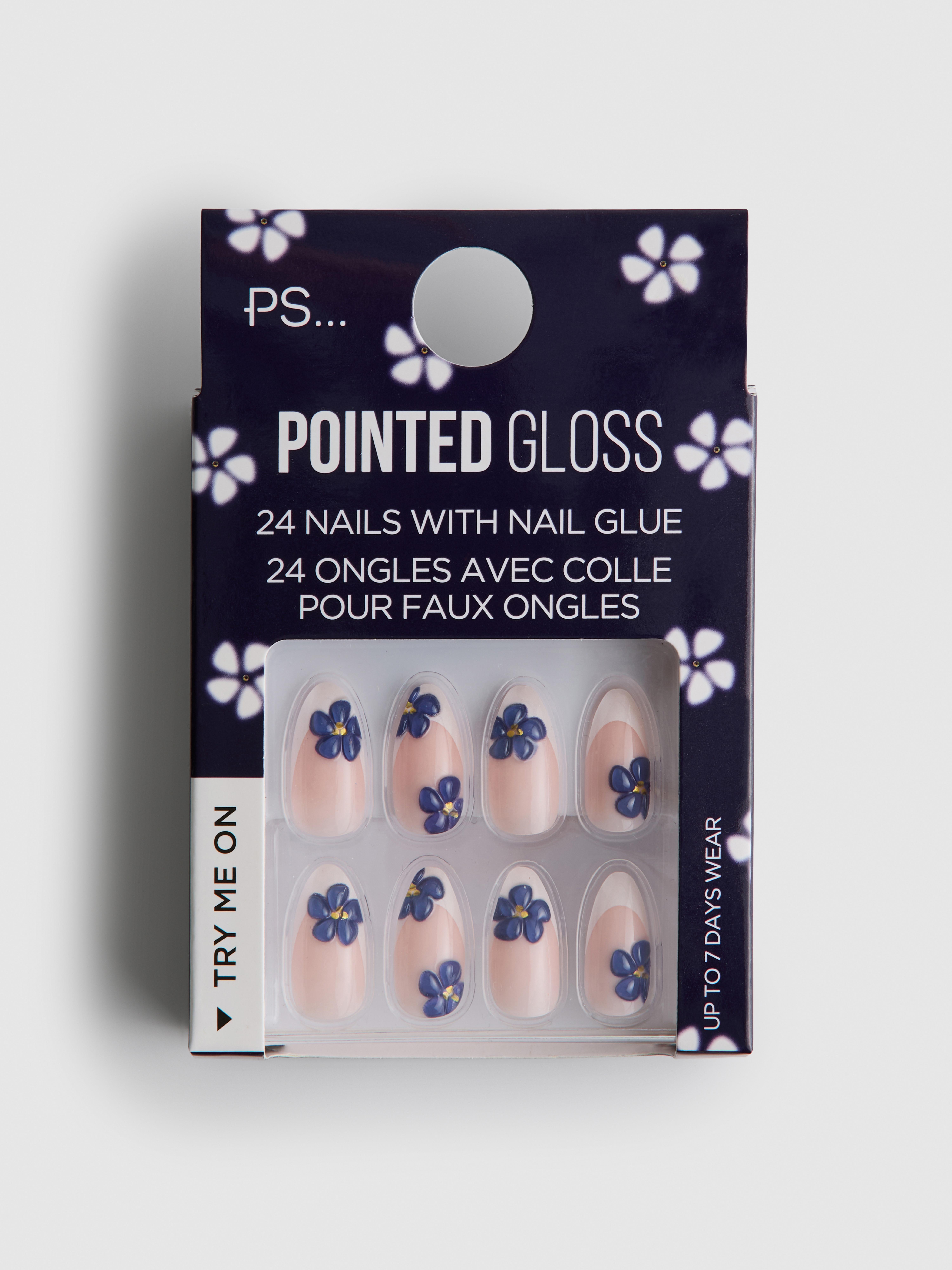Unghie finte floreali con punta french PS...