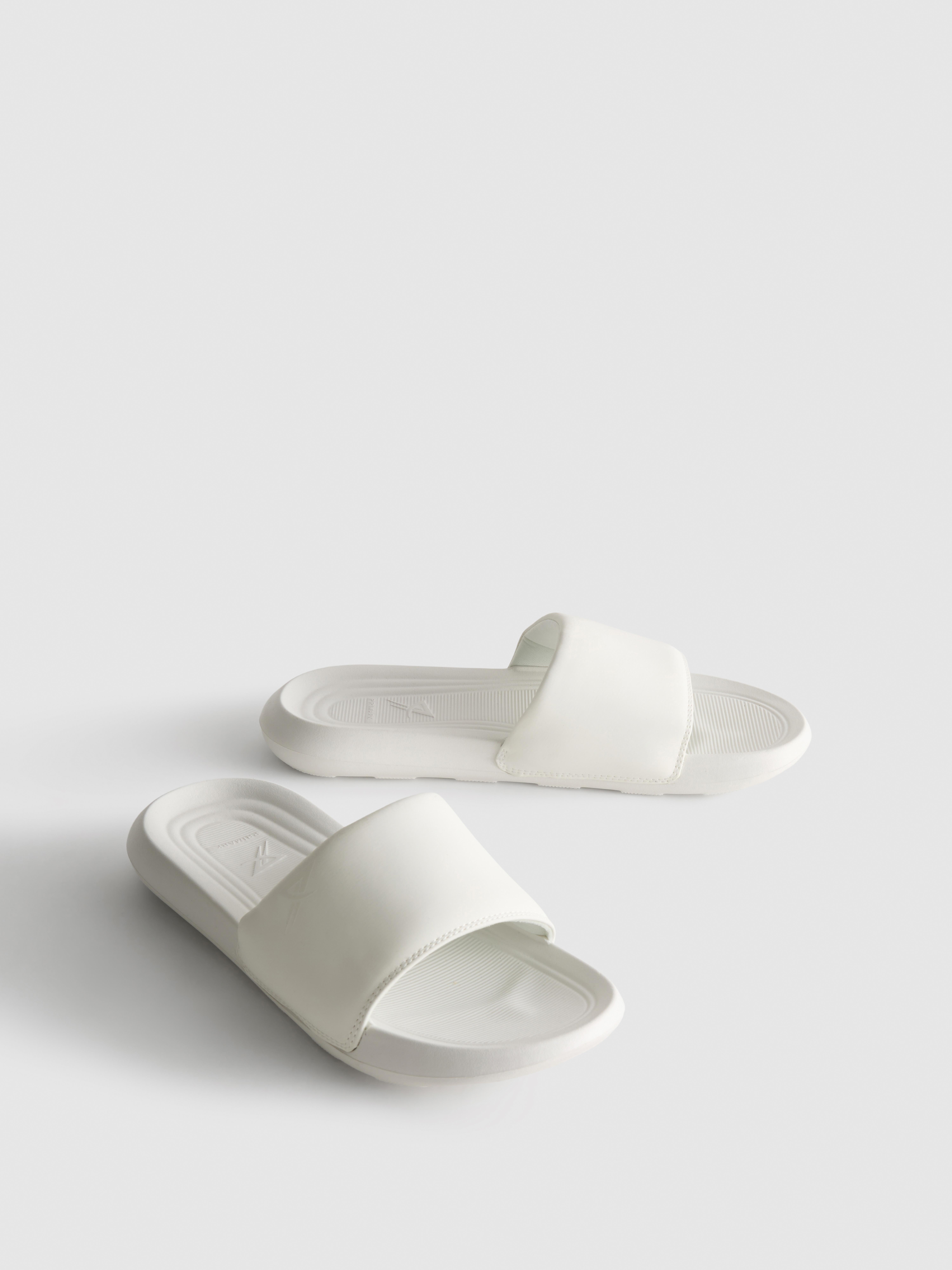 Aktívne voľnočasové šľapky