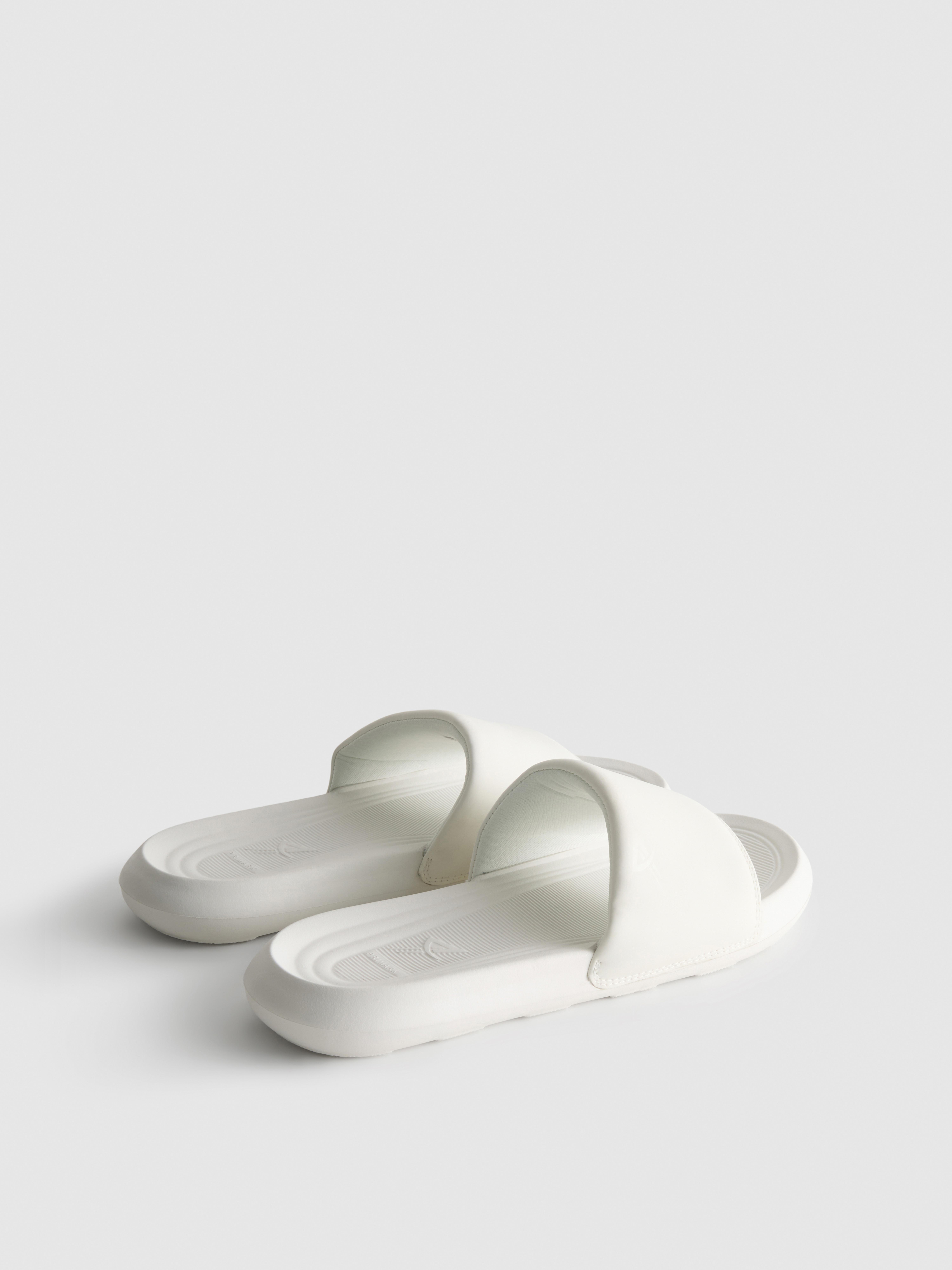 Aktívne voľnočasové šľapky